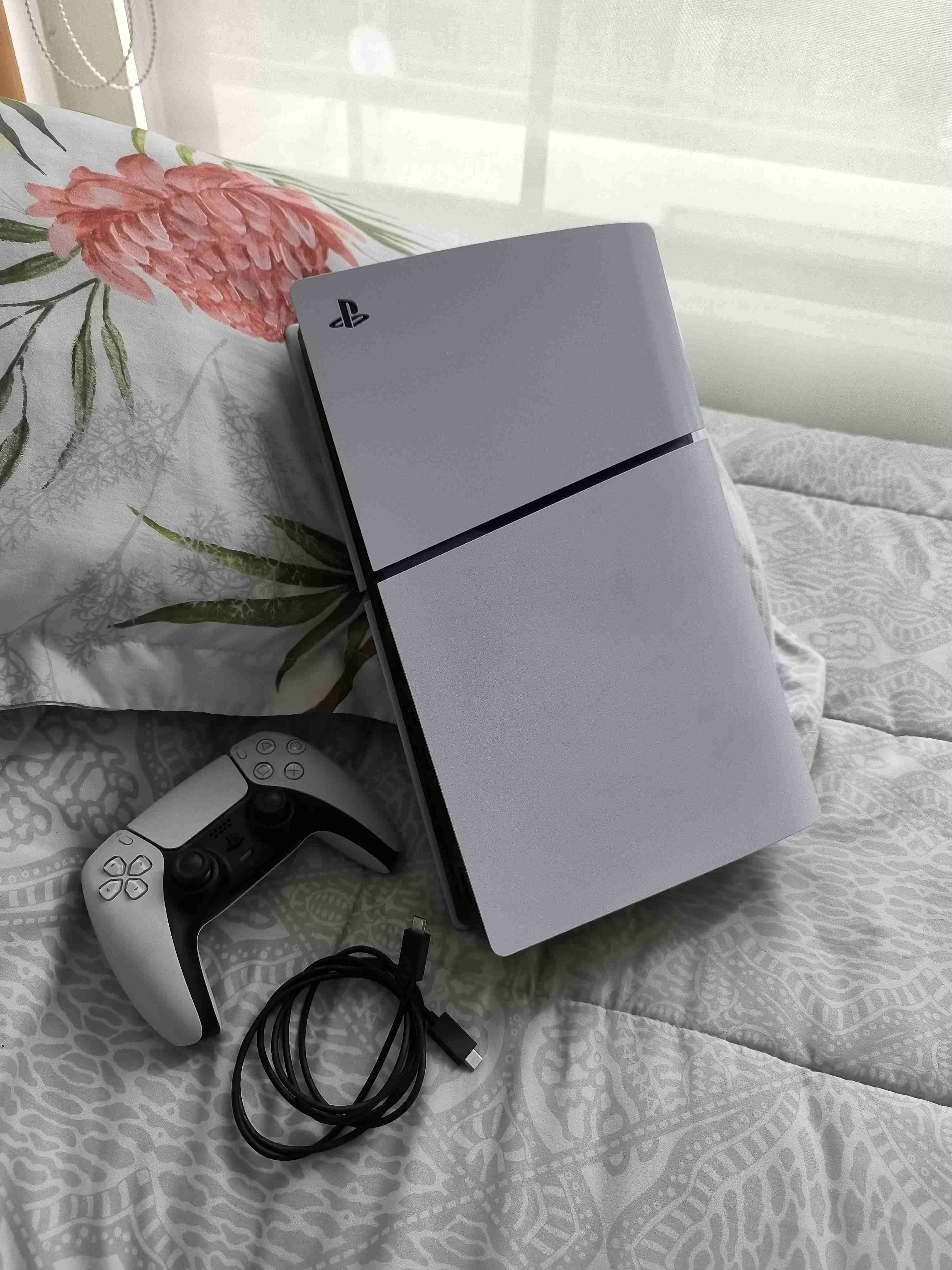 Consola PS5 con control blanco - miniatura 2