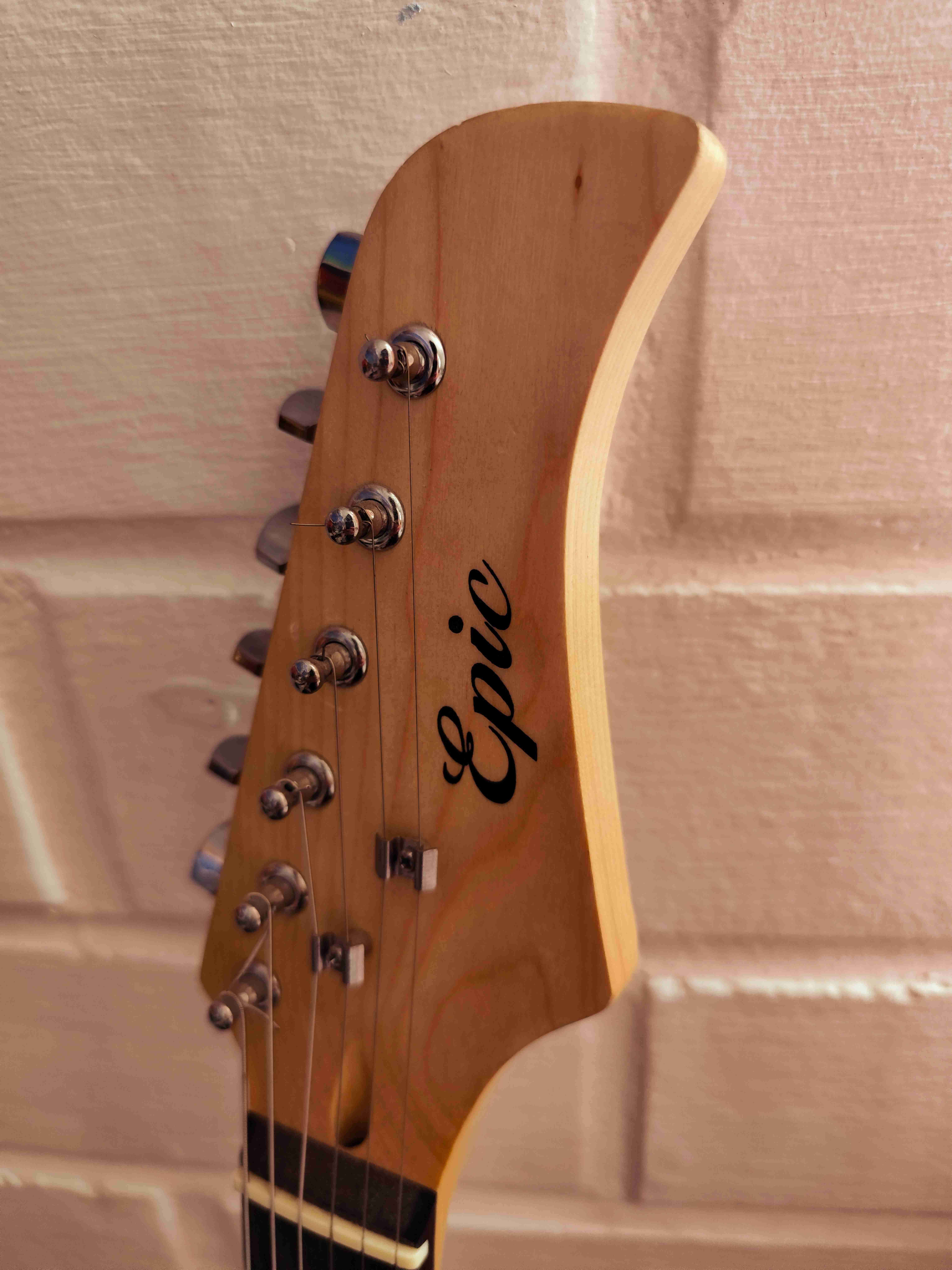 Guitarra eléctrica roja Epic - miniatura 5