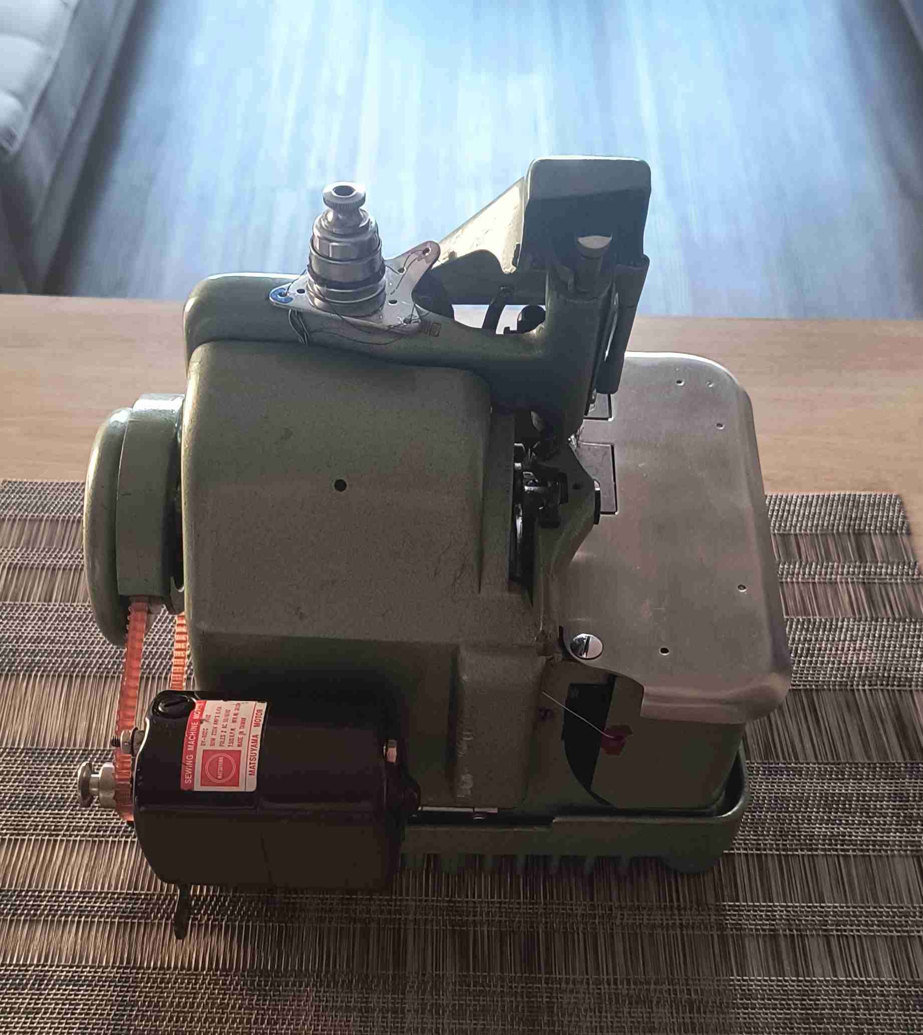 Máquina de coser Semi-industrial verde Overlock - miniatura 4