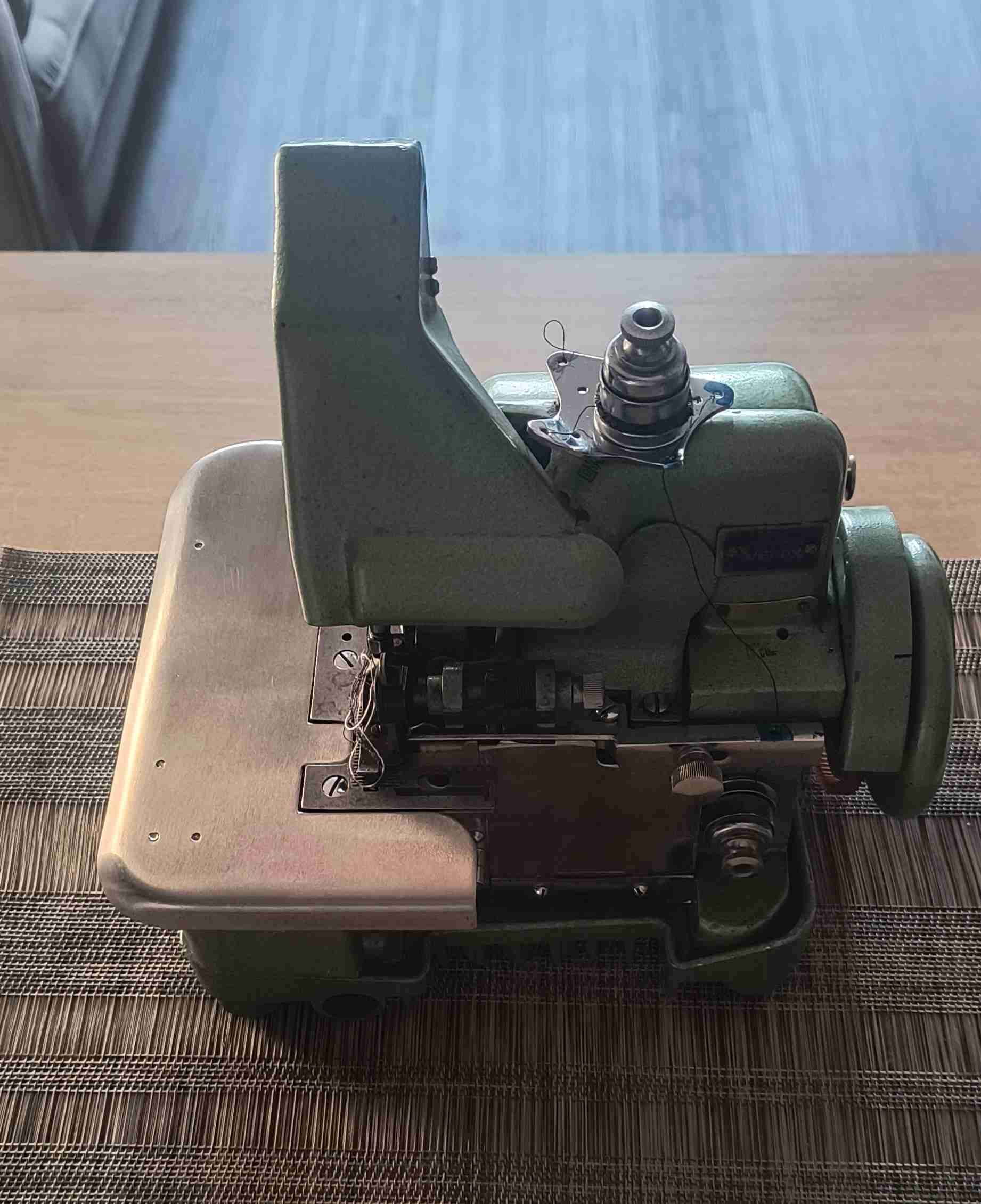 Máquina de coser Semi-industrial verde Overlock - miniatura 5