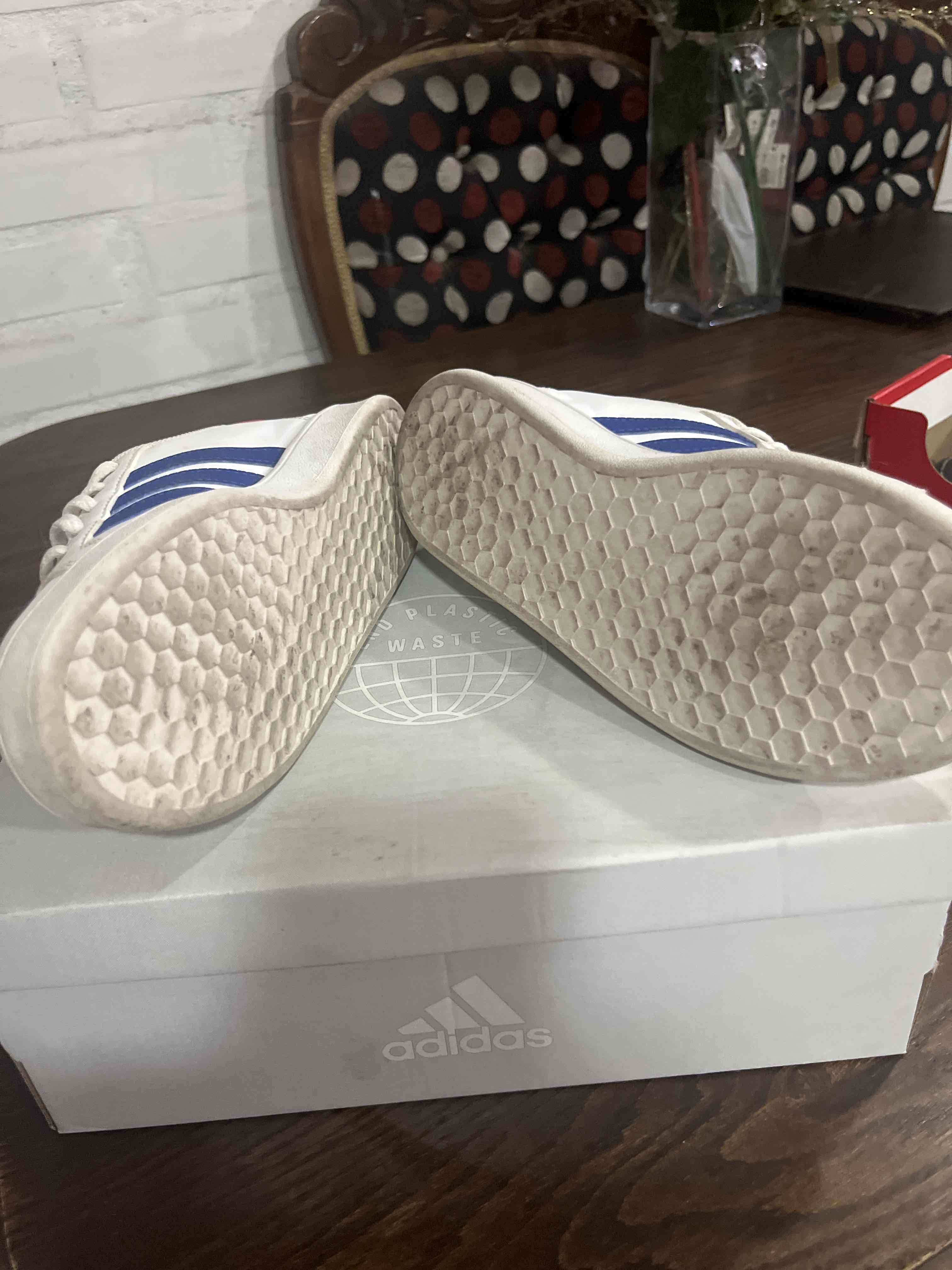 Zapatillas blancas Adidas estilo clásico - miniatura 4