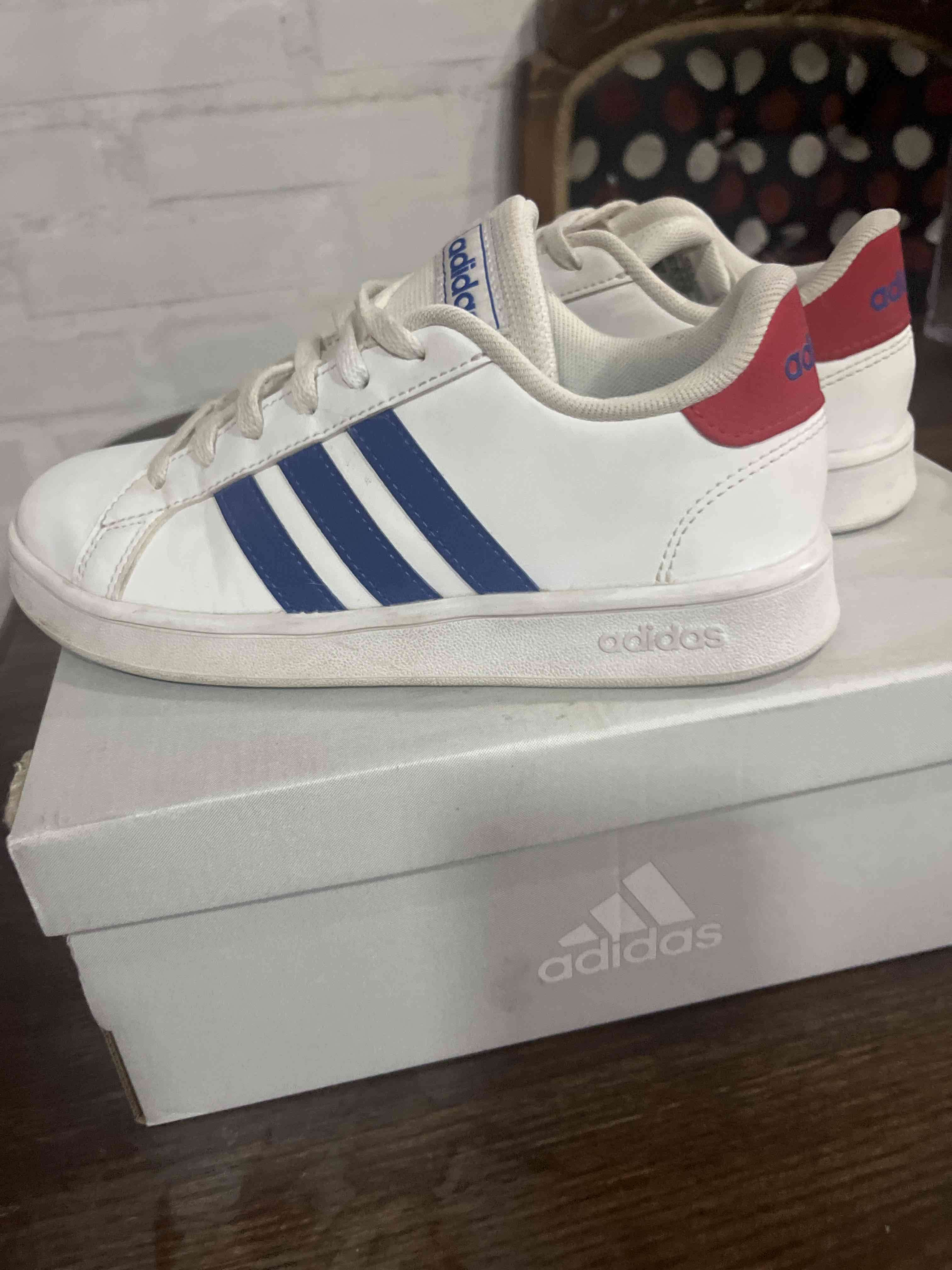 Zapatillas blancas Adidas estilo clásico - miniatura 6