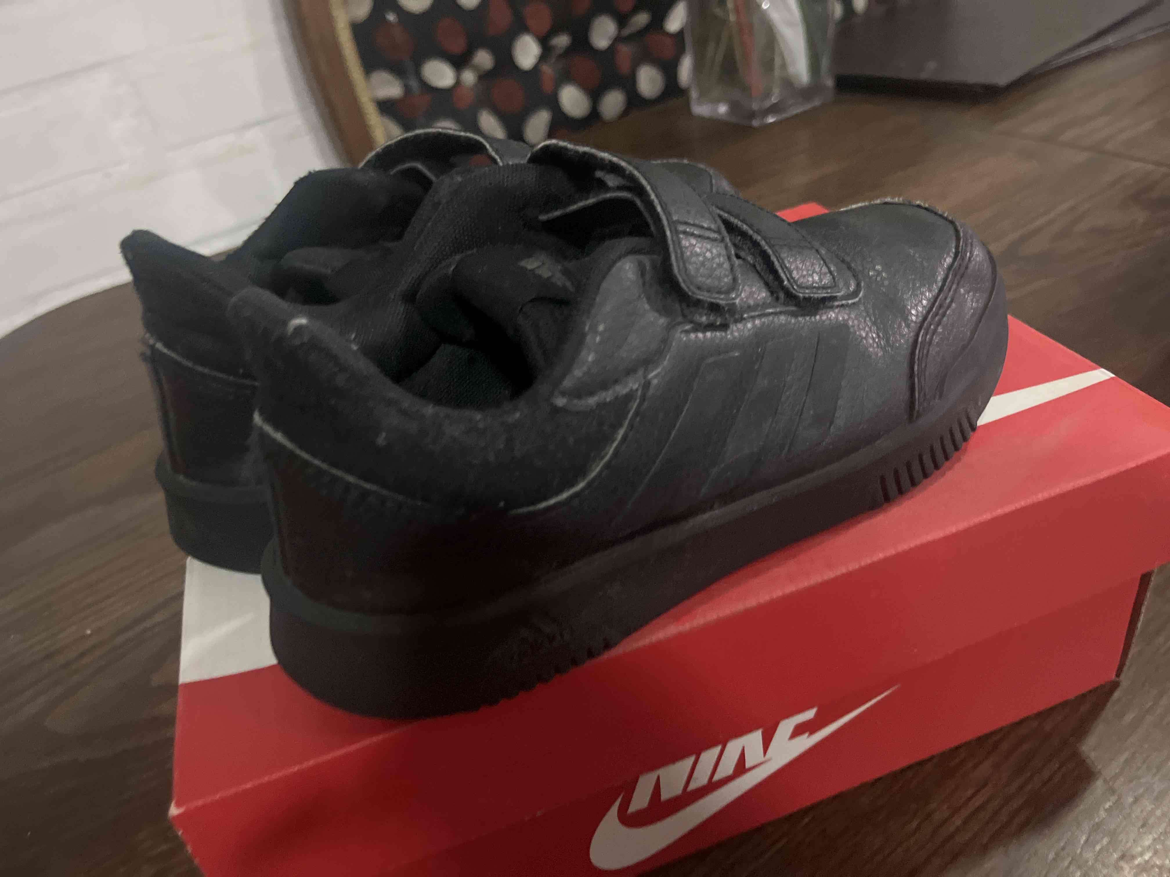 Zapatillas Negras Adidas estilo clásico - miniatura 2