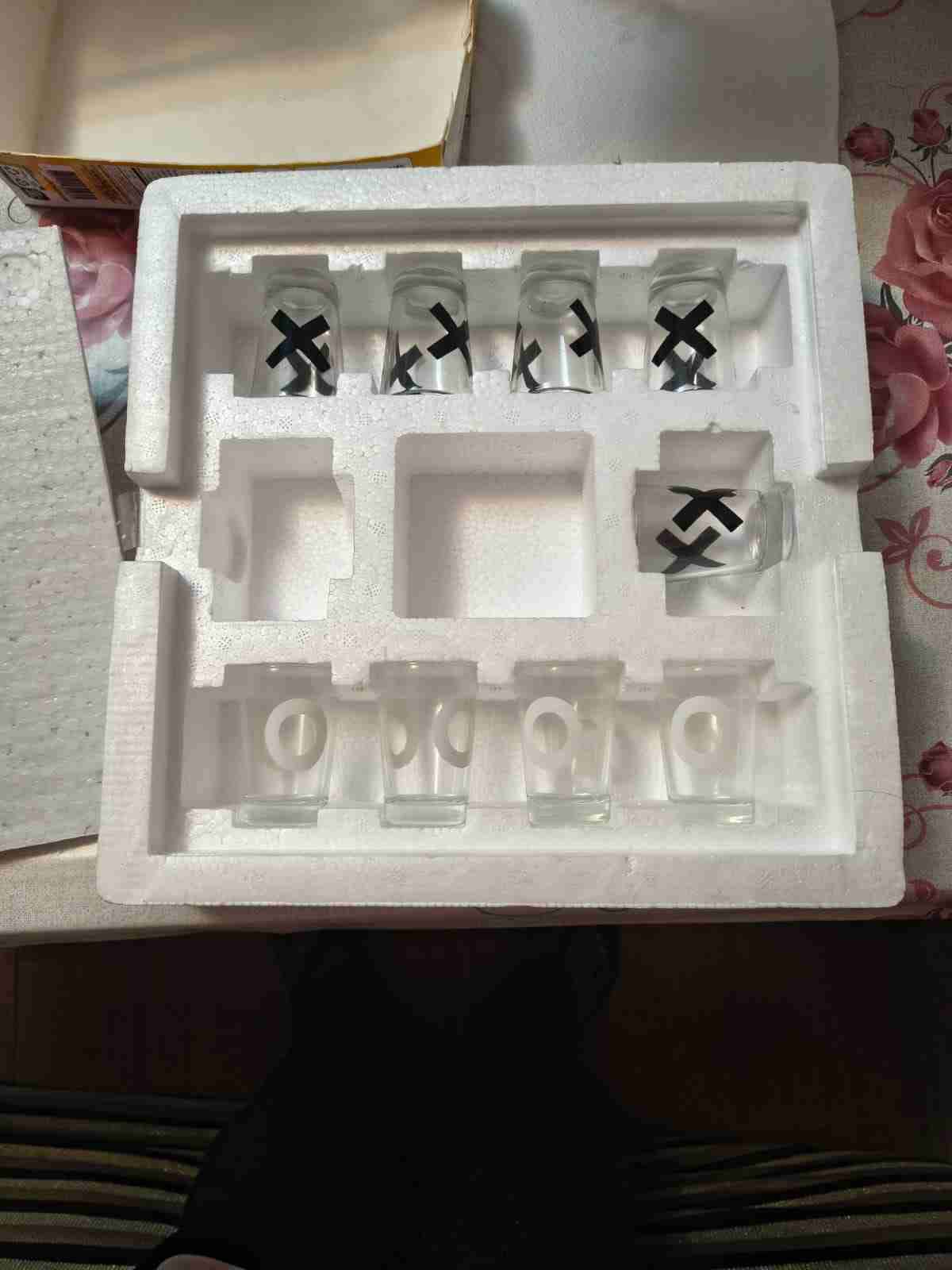 Juego de tic-tac-toe con vasos - miniatura 2