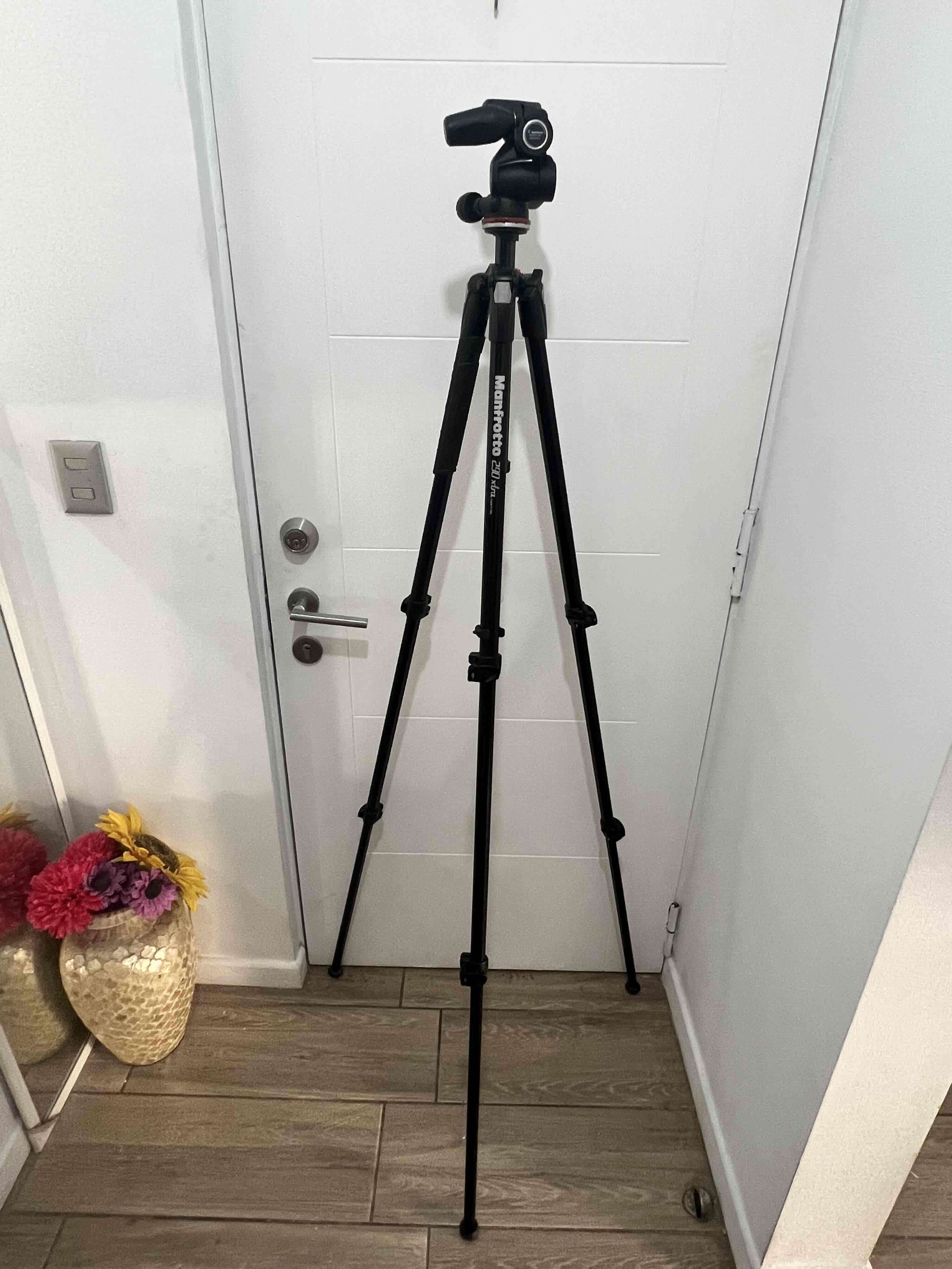 “Trípode Manfrotto 290 Xtra + Cabezal MH804-3W | C