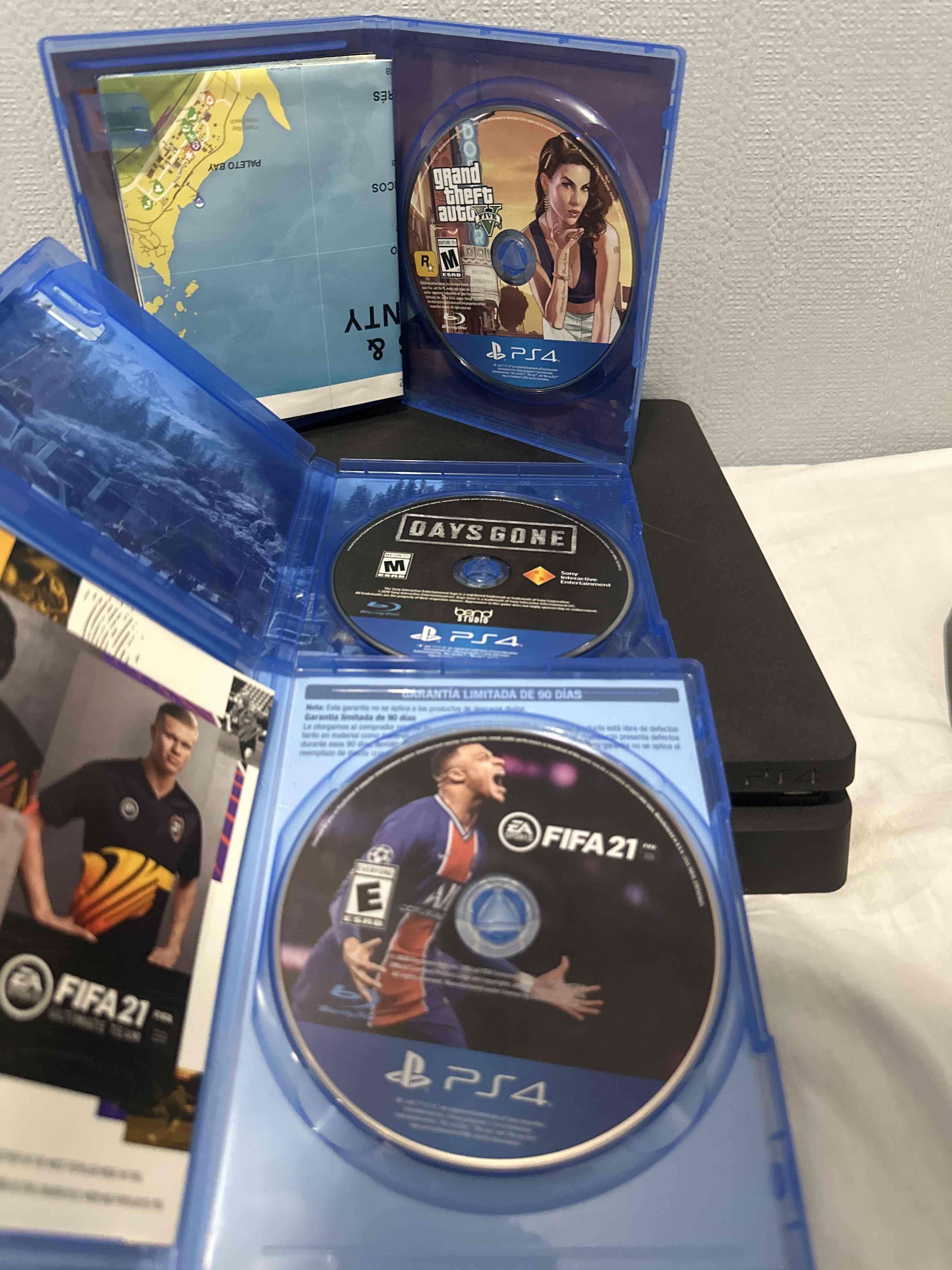 Consola PS4 con juegos y controles + base de carga - miniatura 3