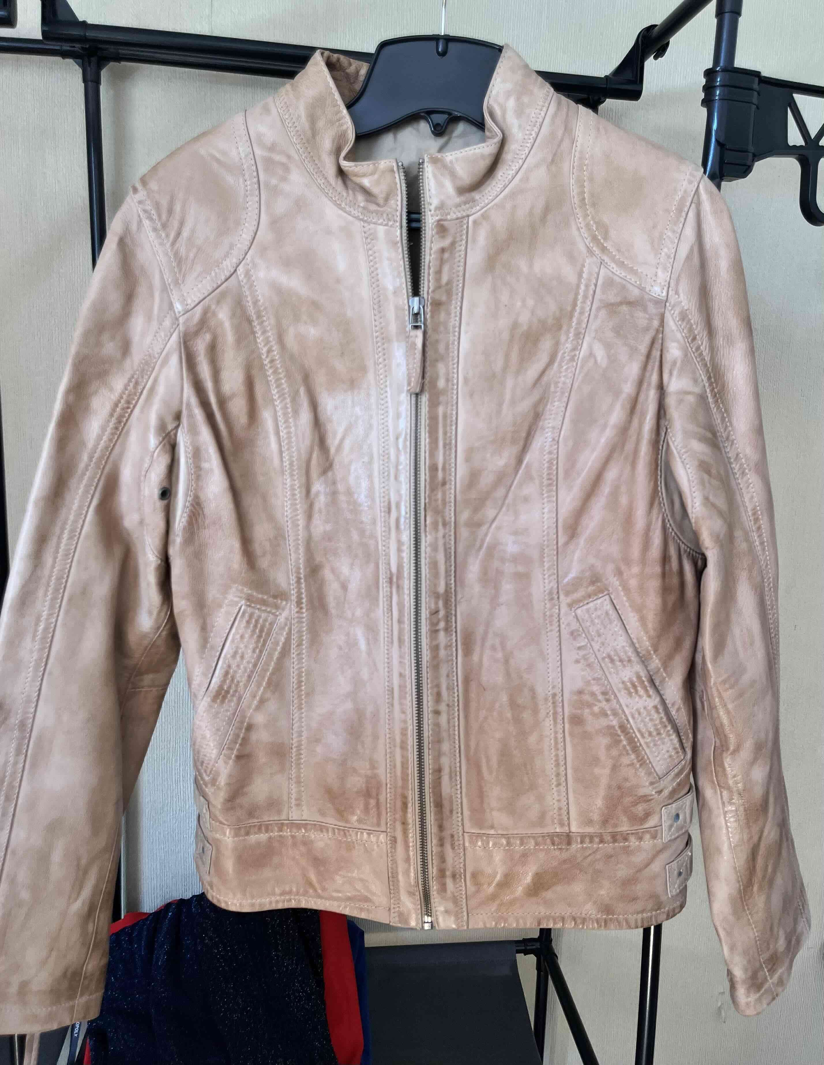 Chaqueta de cuero beige