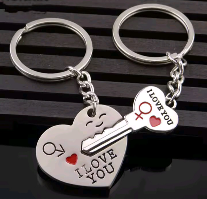 Llavero corazón y llave metálicos