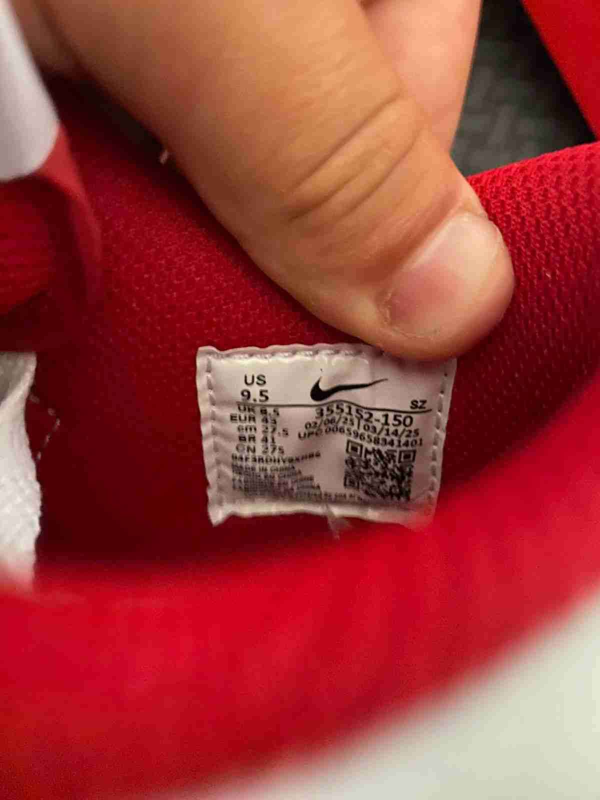 Zapatillas nike original blancas con logo rojo - miniatura 3