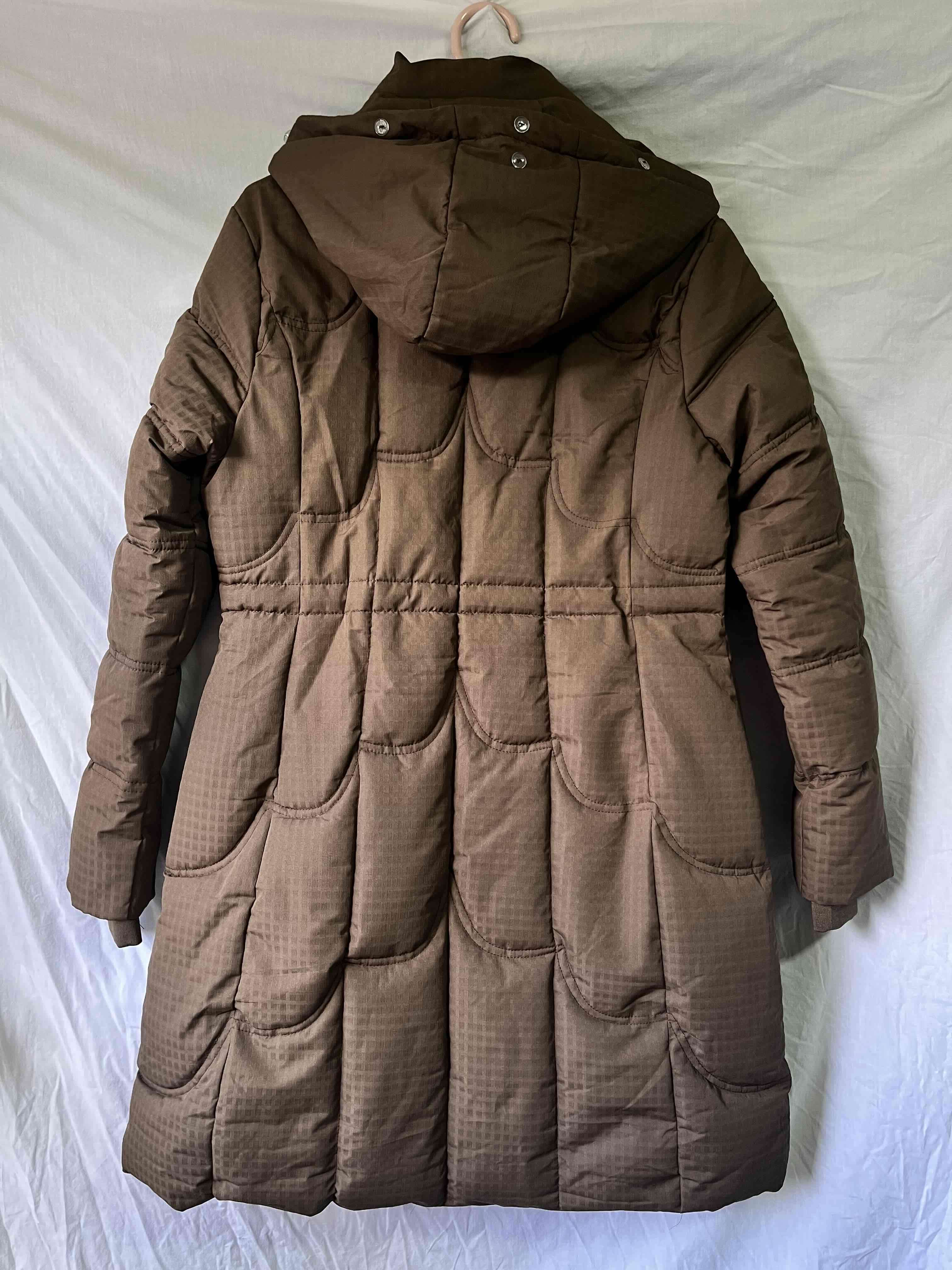 Abrigo acolchado marrón con capucha - miniatura 2