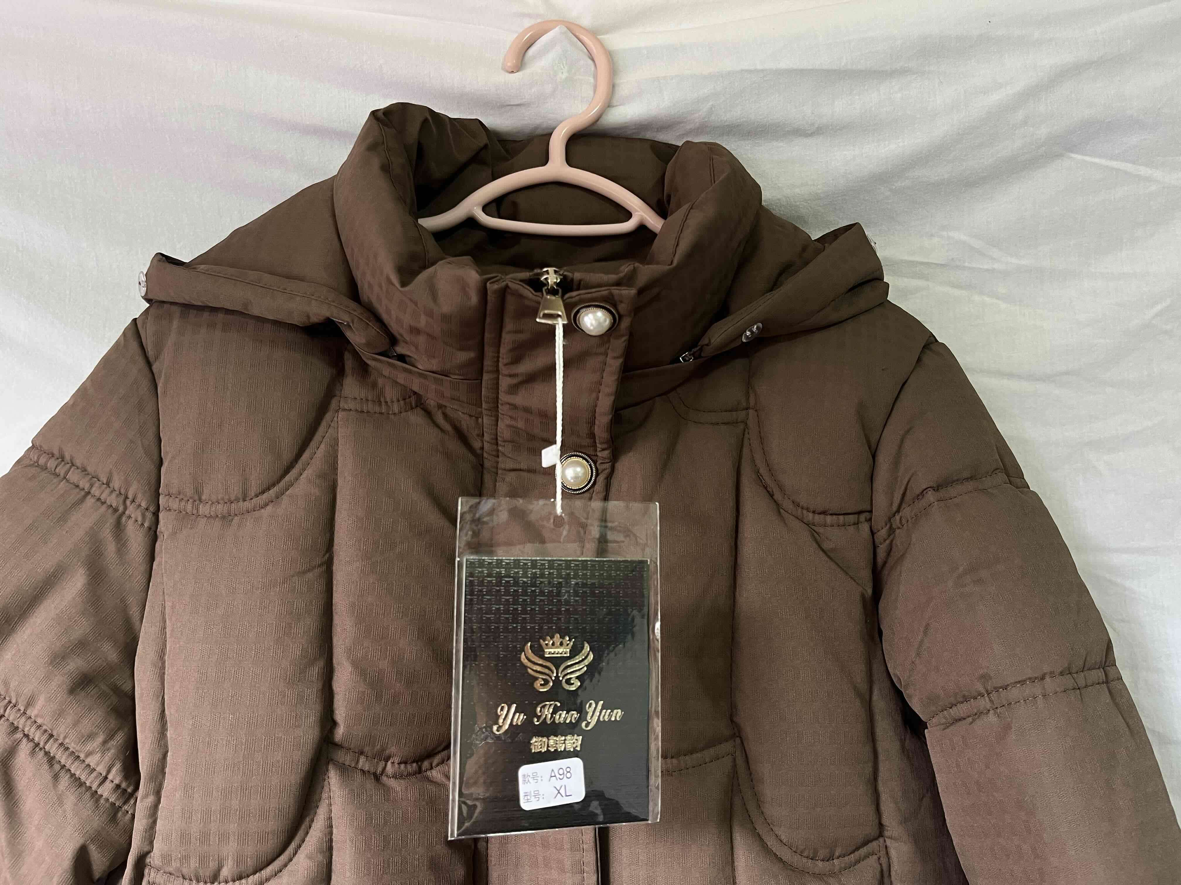 Abrigo acolchado marrón con capucha - miniatura 3