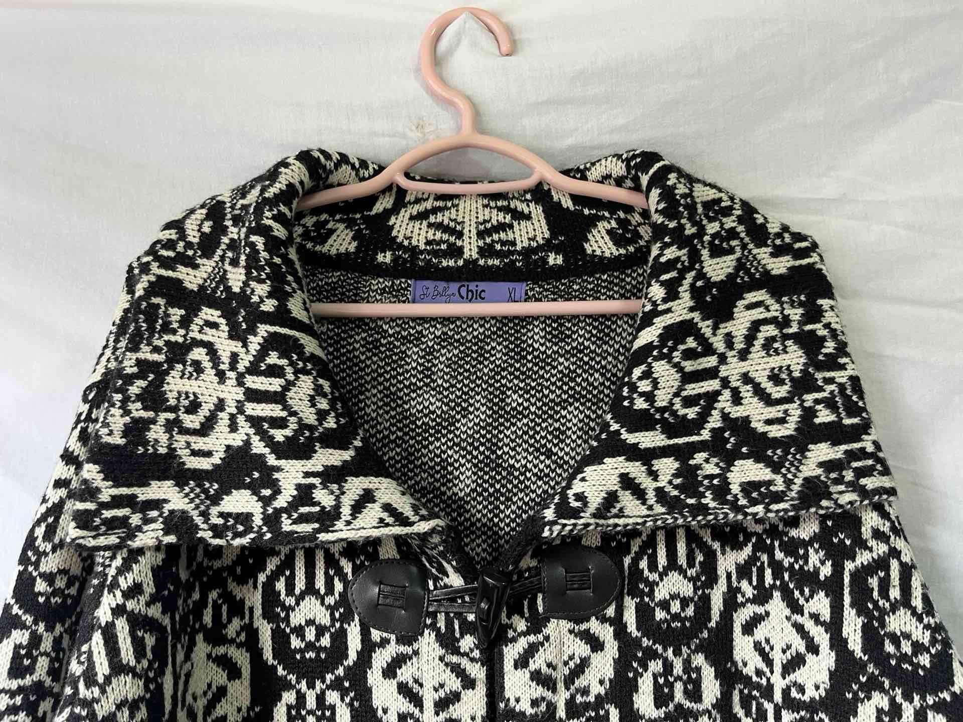 Abrigo blanco y negro - miniatura 3