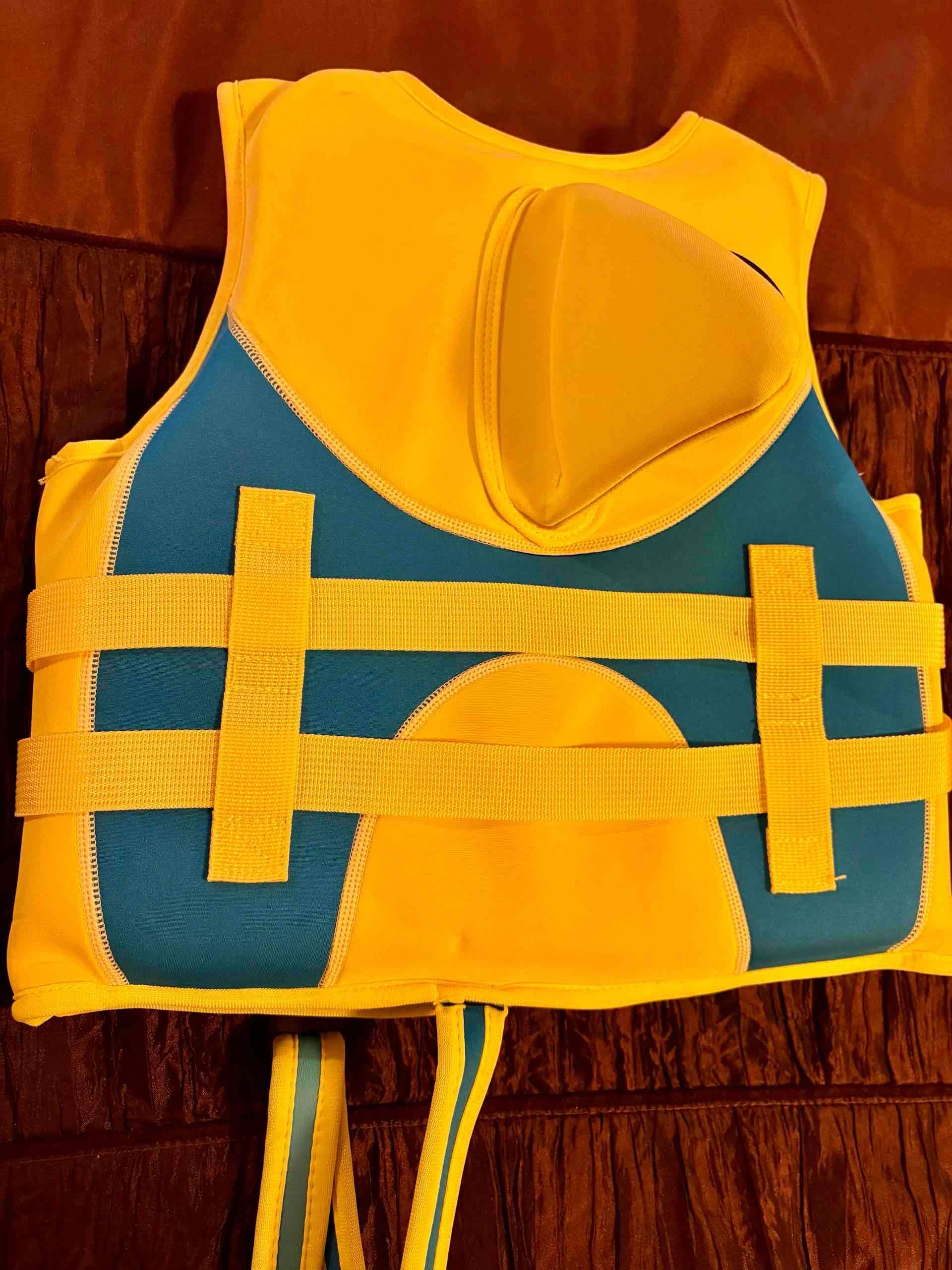 Chaleco salvavidas infantil amarillo y azul - miniatura 3