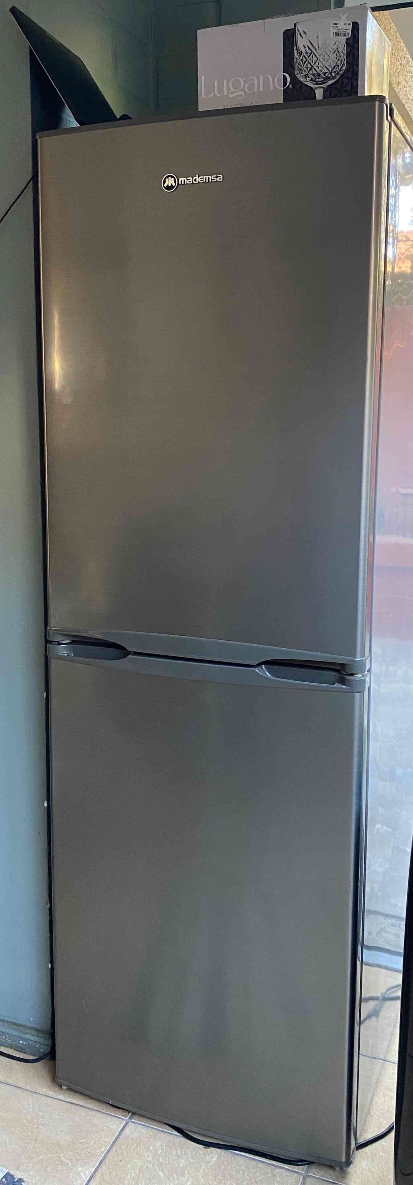 Refrigerador Mademsa gris