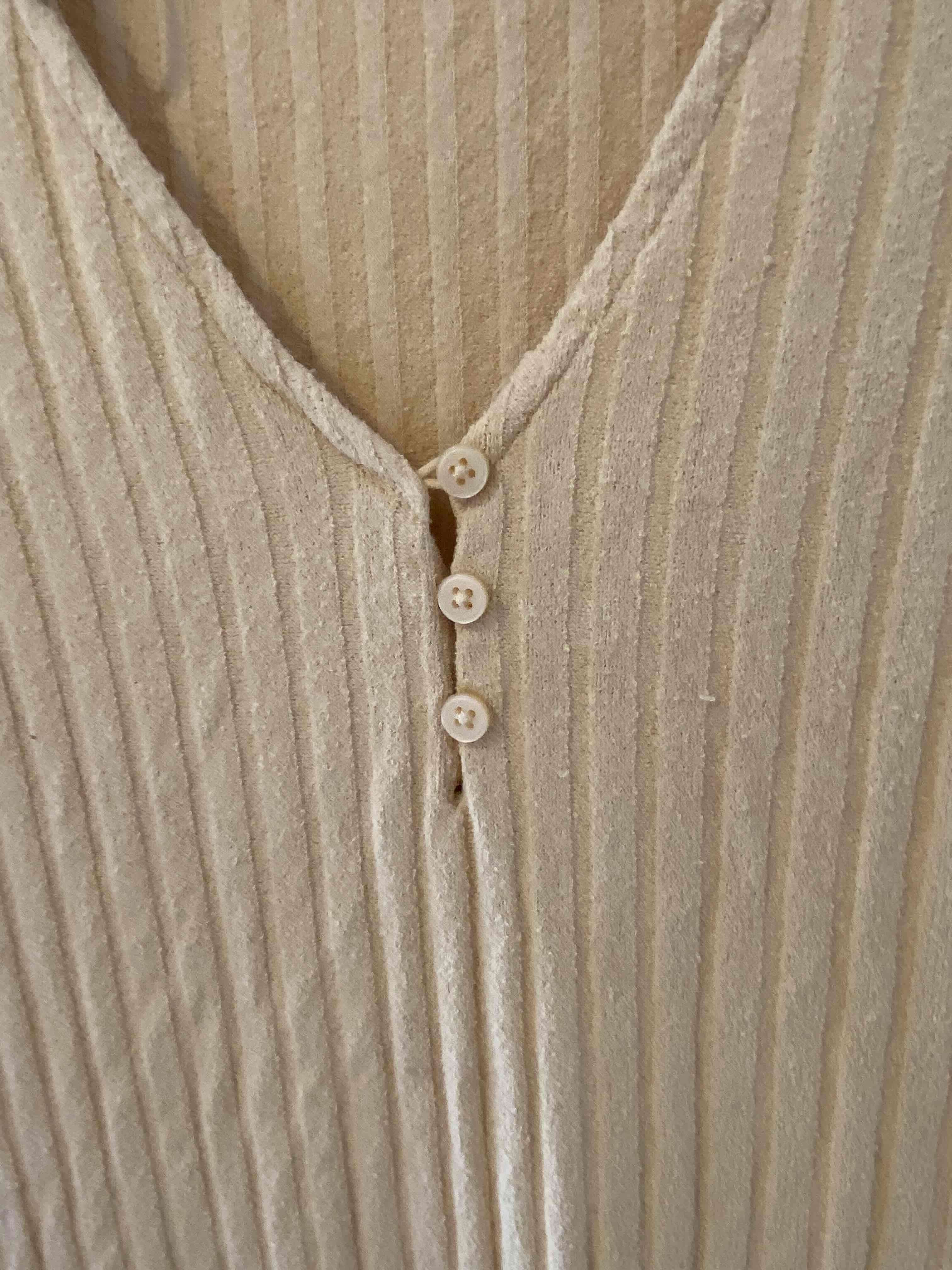 Vestido amarillo con botones - miniatura 2