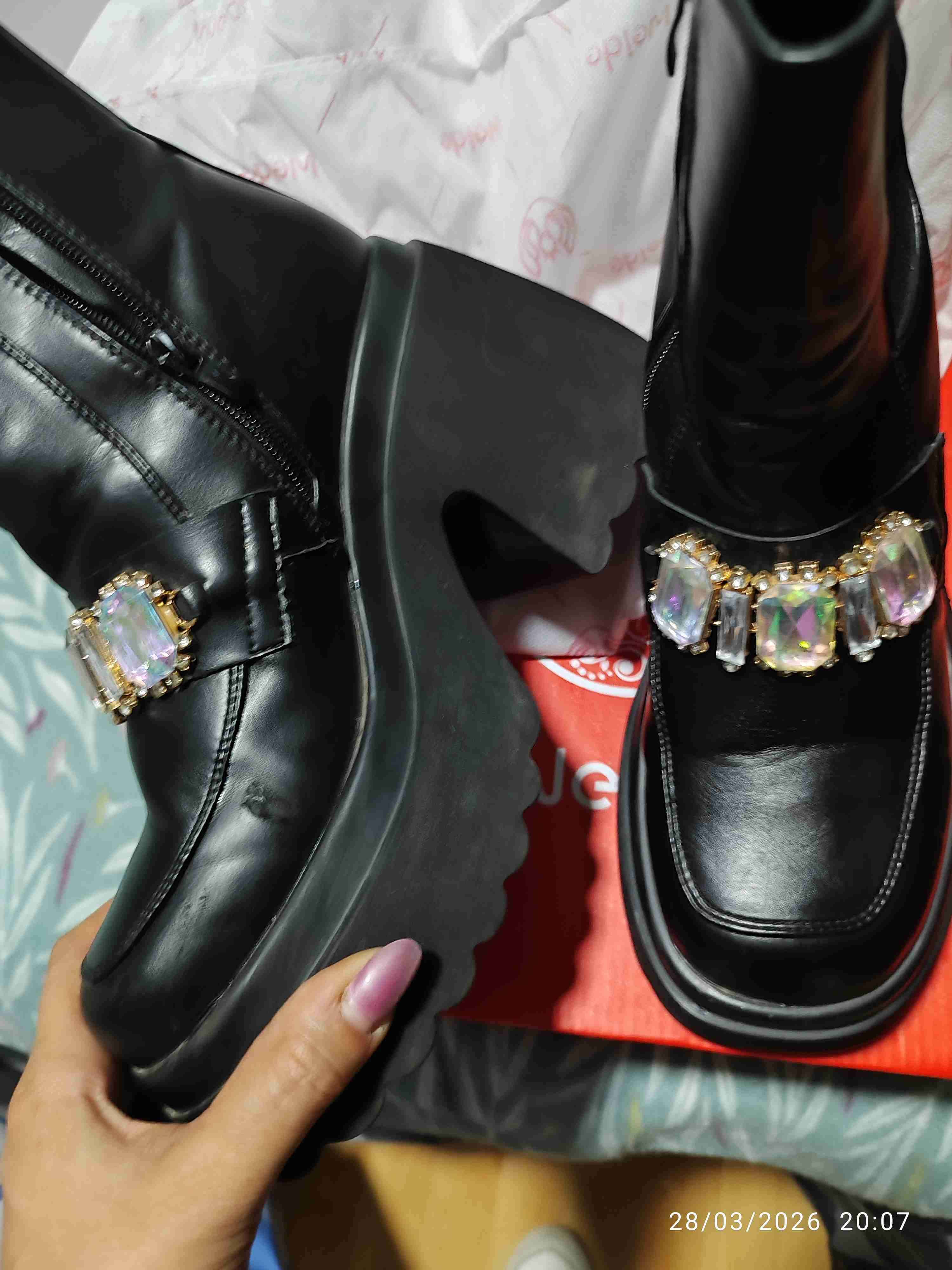 Botas negras con apliques brillantes - miniatura 2