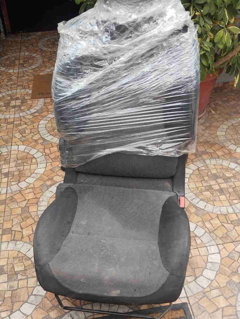 Asiento de auto usado - miniatura 2