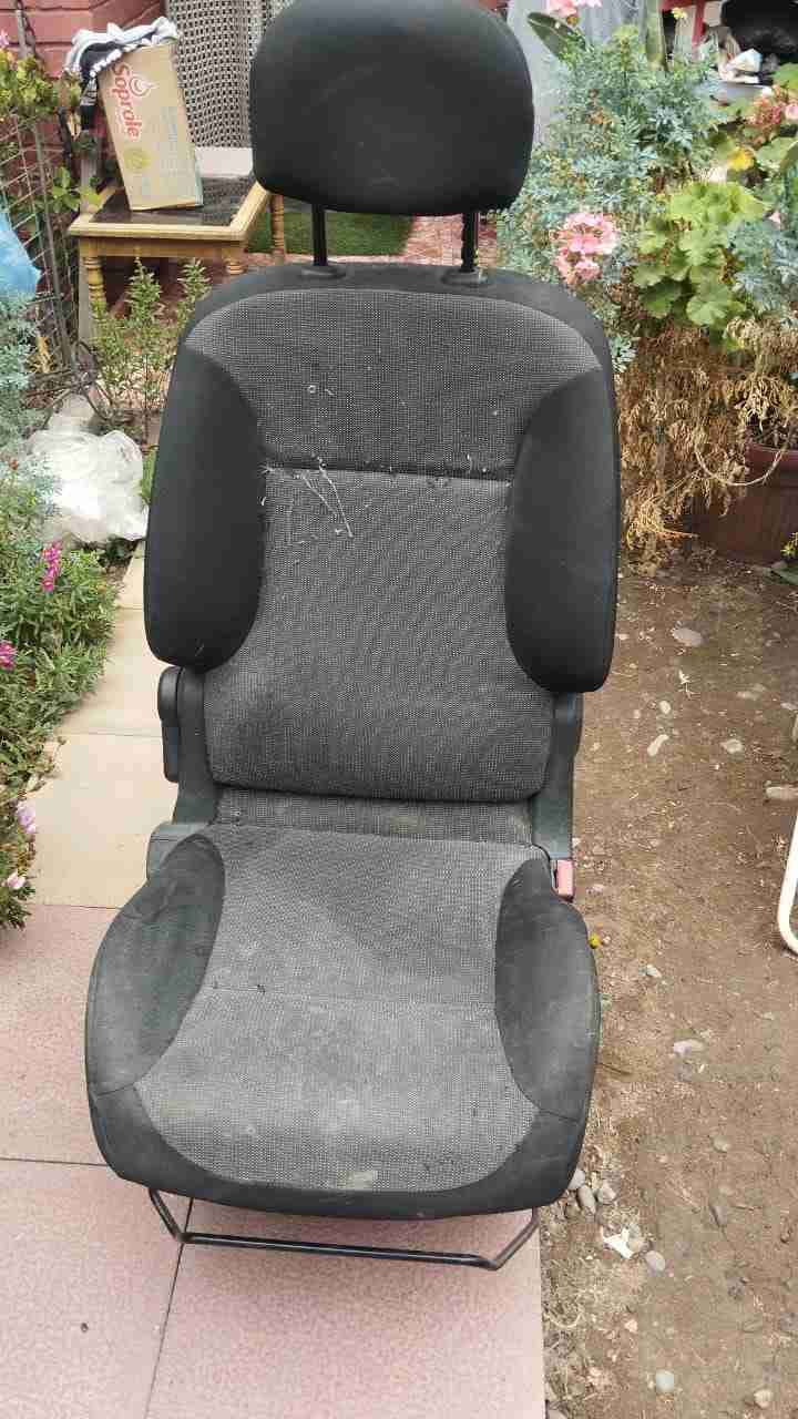 Asiento de auto usado - miniatura 3