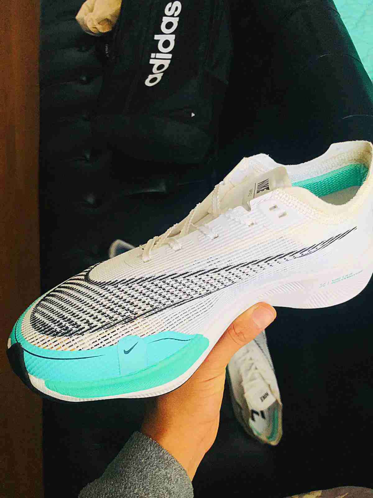 Zapatillas Nike blancas y celestes - miniatura 2