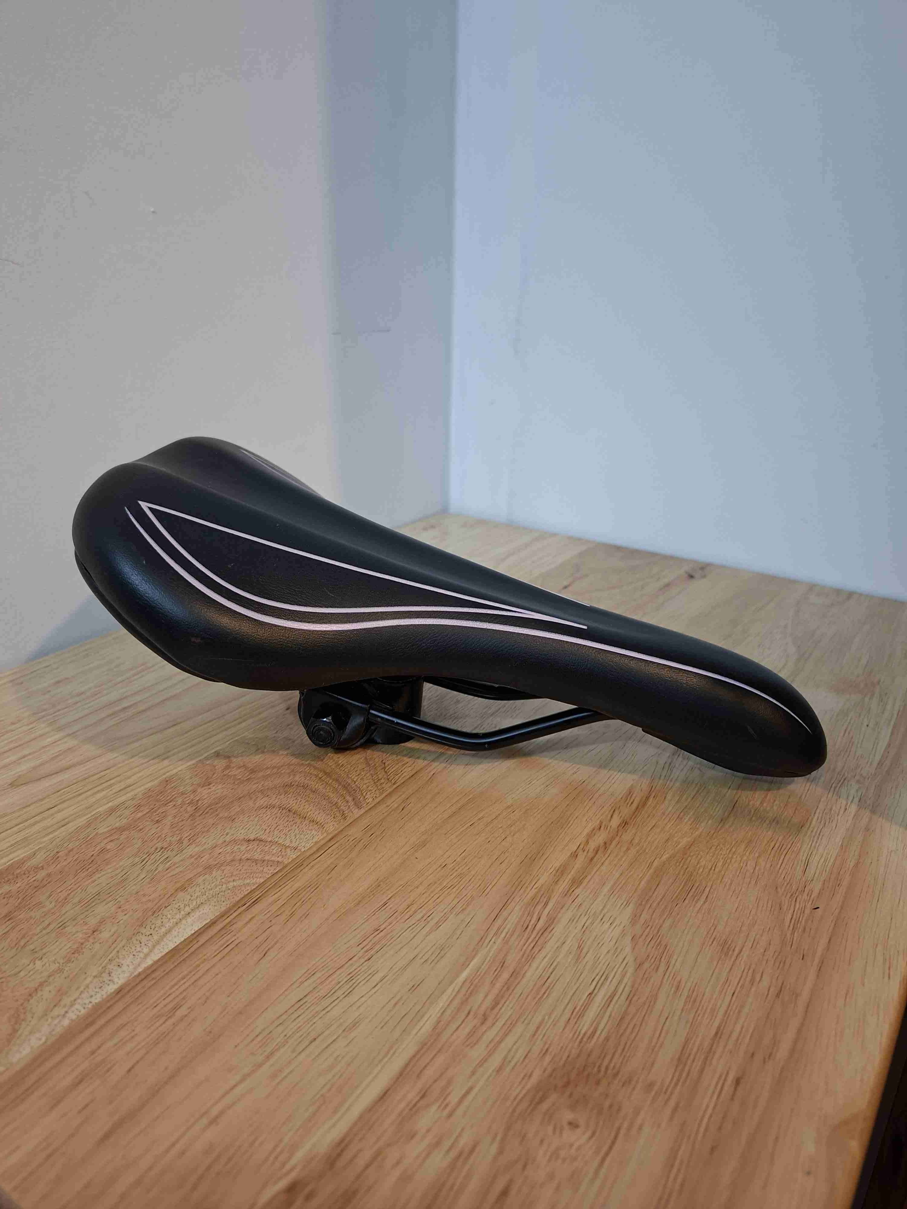 Asiento de bicicleta negro Forza