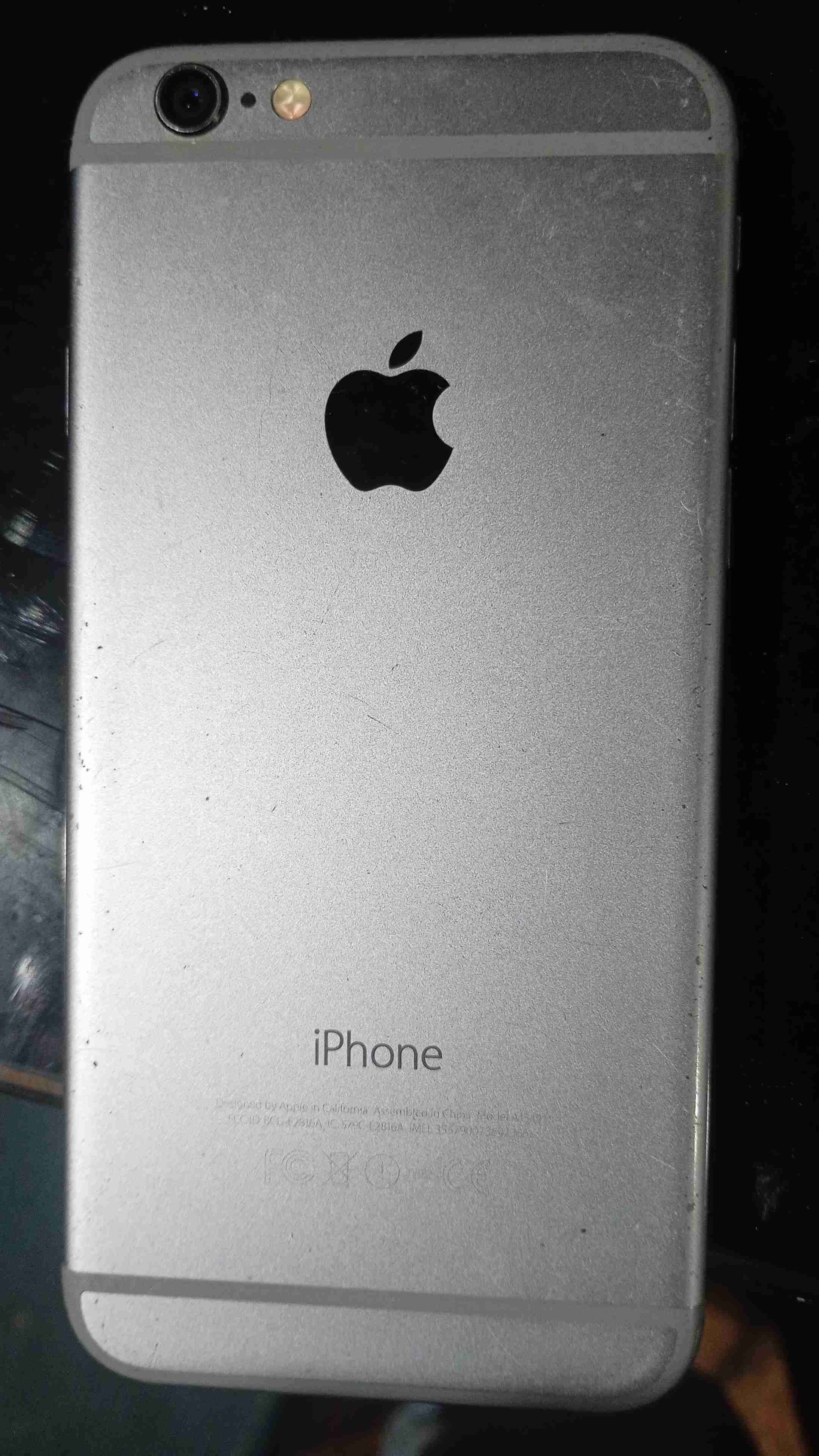 Smartphone con pantalla rota - miniatura 2