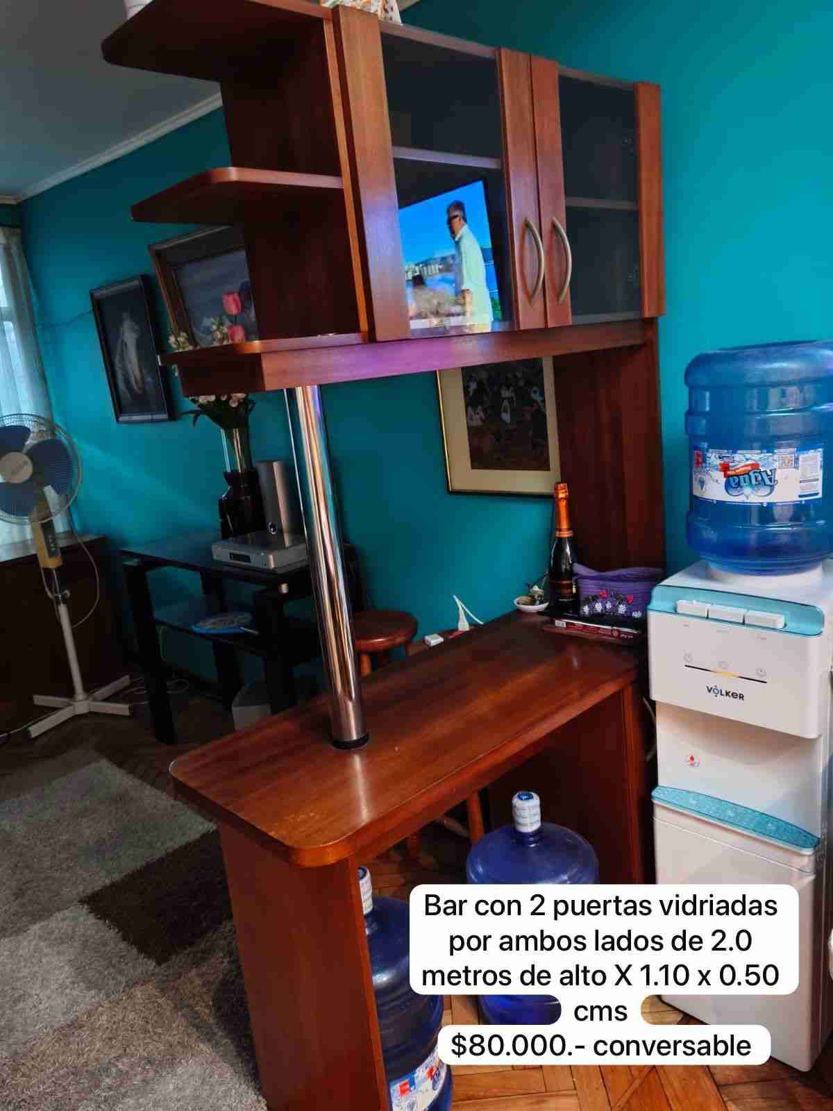 Bar con puertas vidriadas - miniatura 2