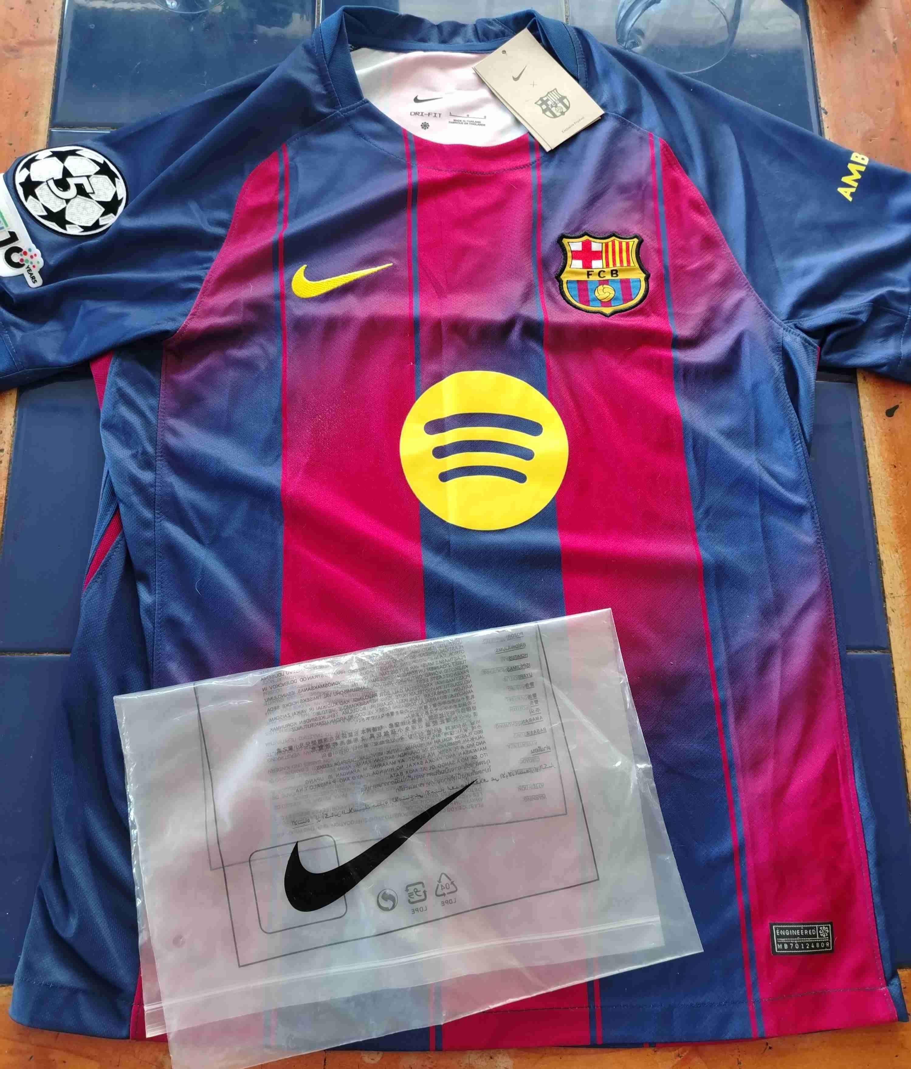 Camiseta futbol Nike azul y roja - miniatura 2