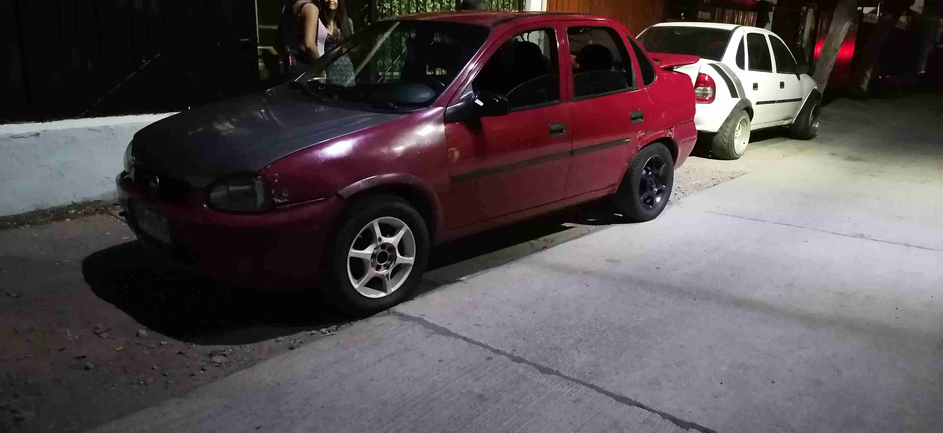 Auto chevrolet Corsa rojo usado - miniatura 4
