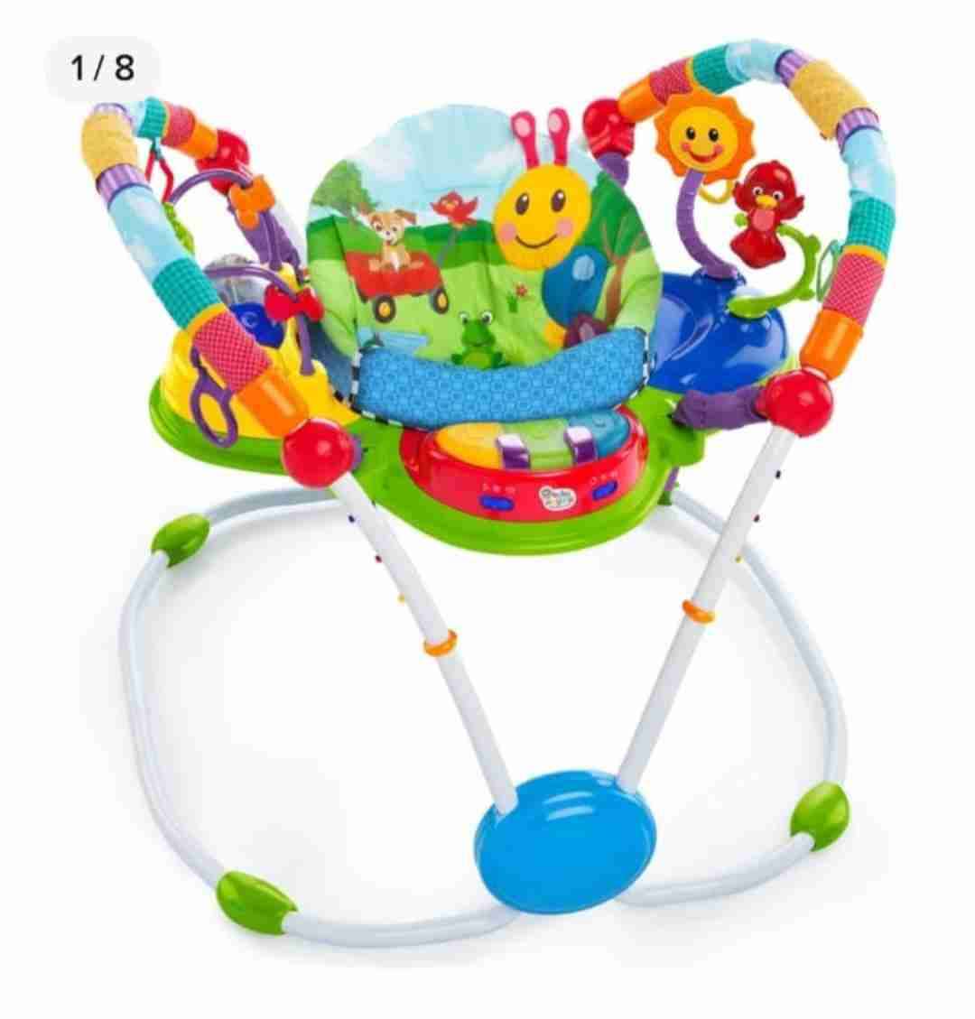 Centro de actividad saltarín infantil colorido