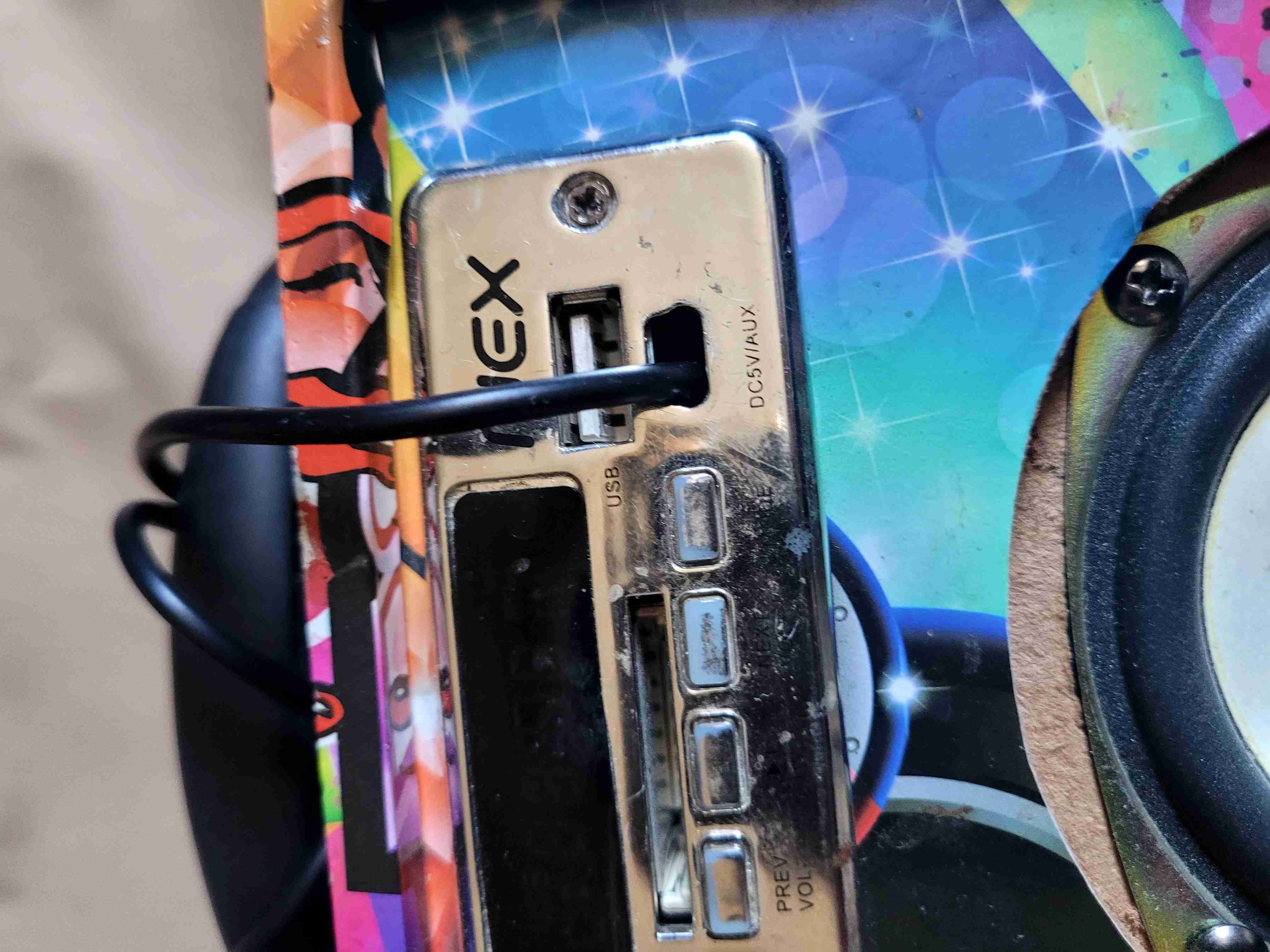 Parlantes portátiles con diseño colorido - miniatura 2