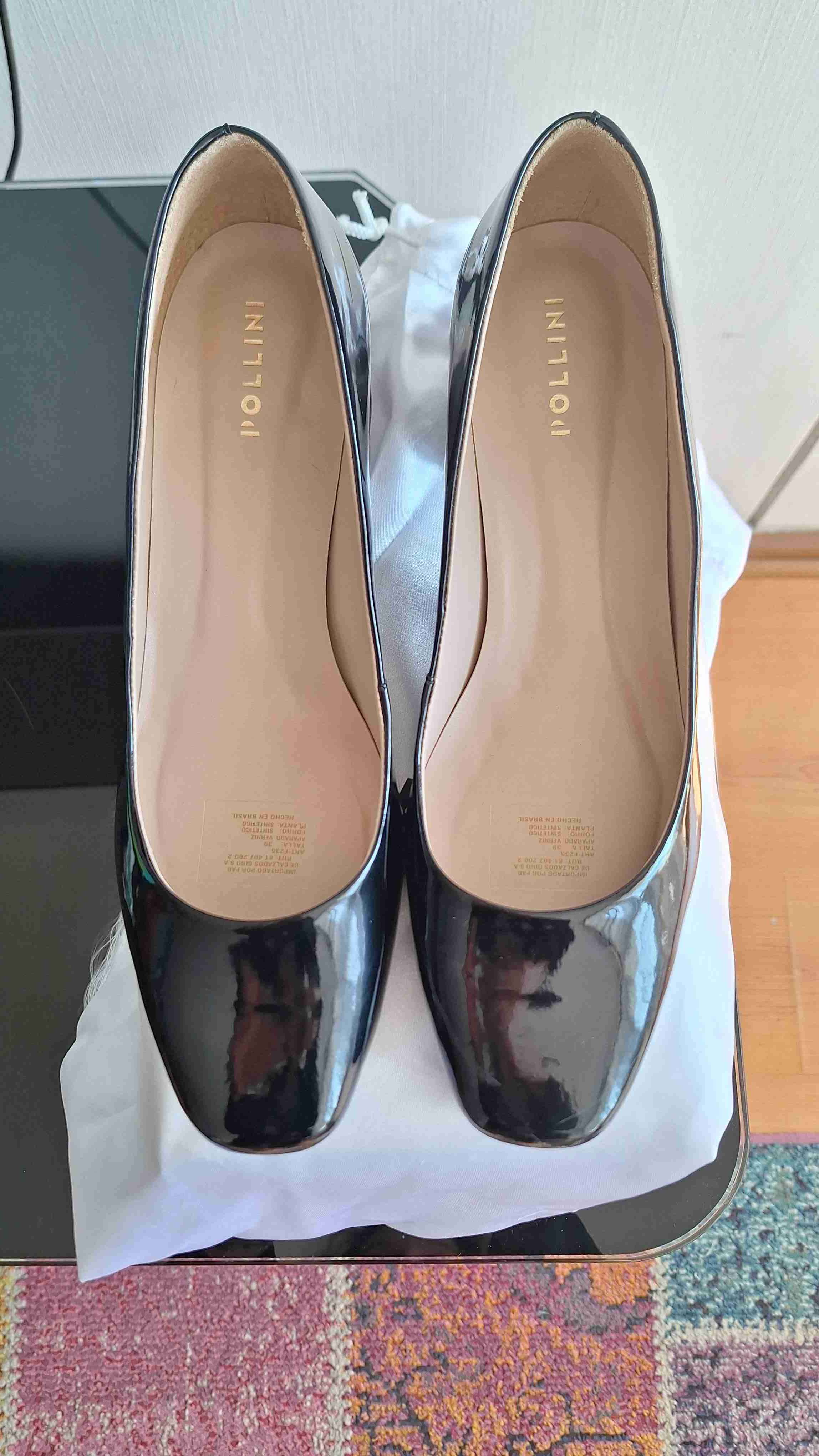 Zapatos de charol negro Pollini