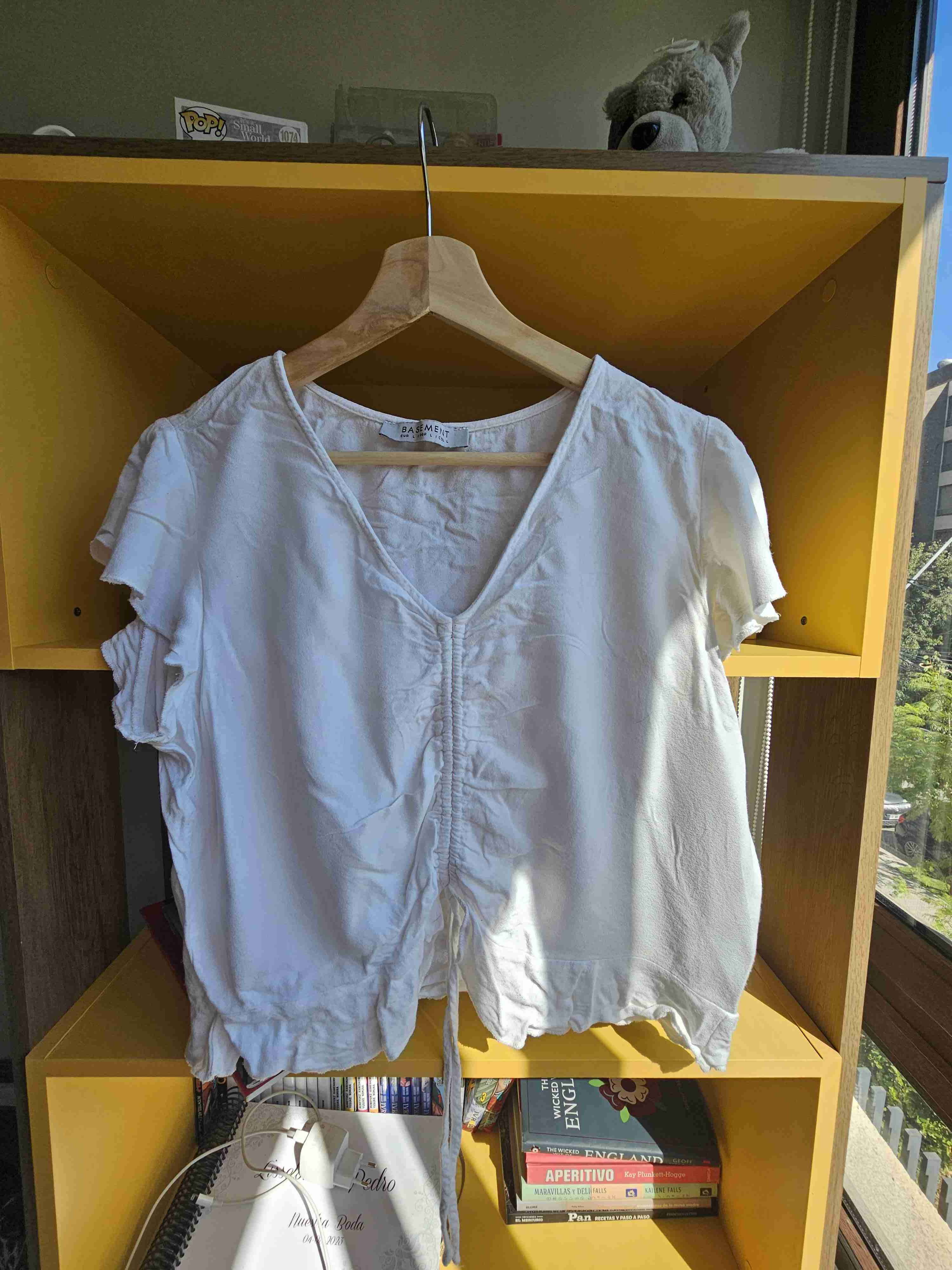 Blusa blanca con lazos