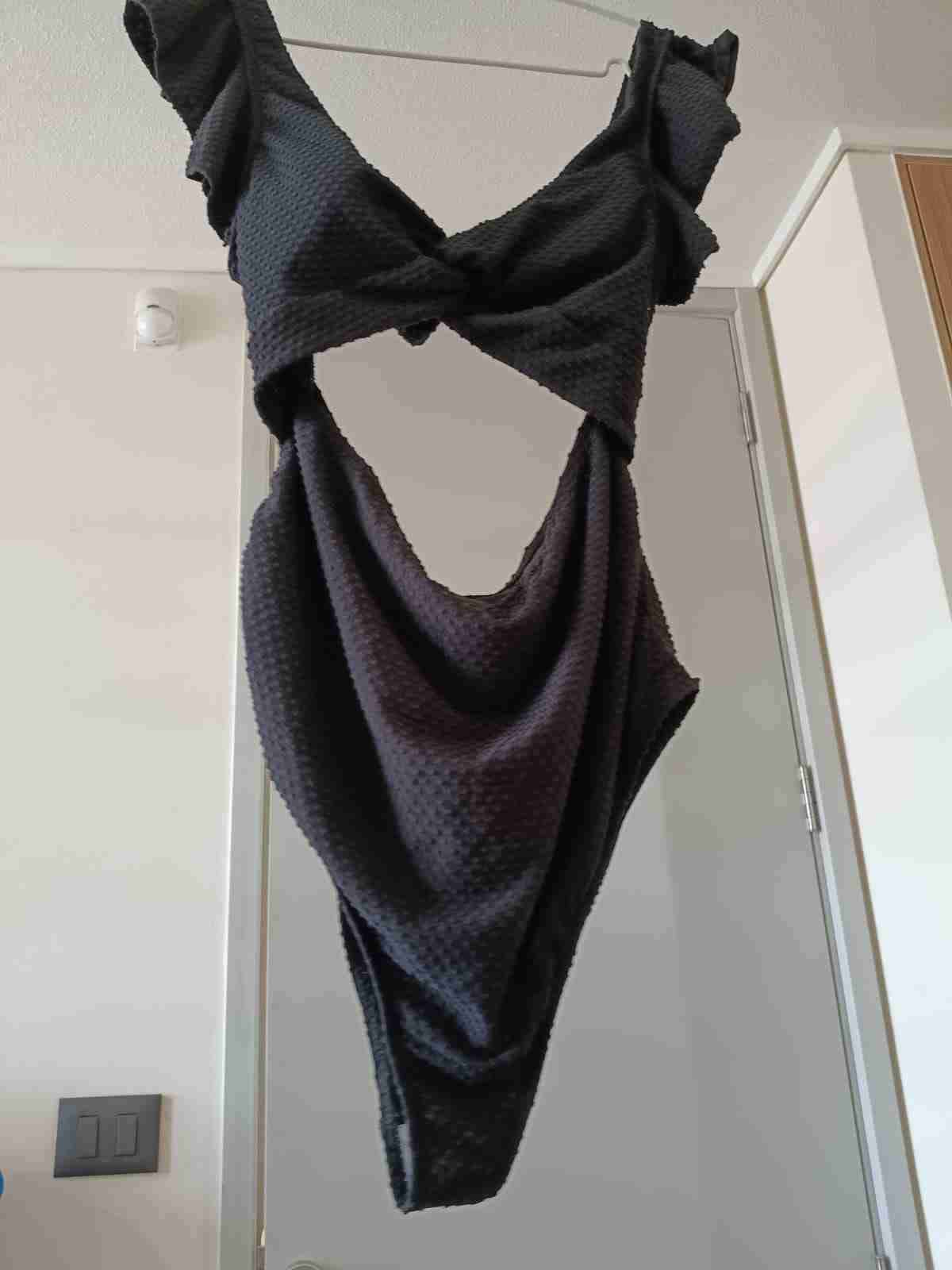 Bañador negro de embarazo con cut-out