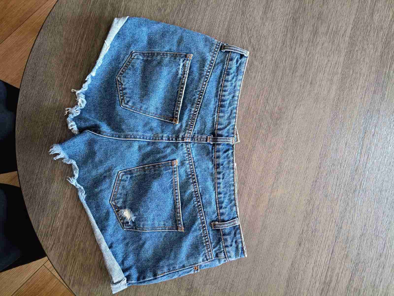 Shorts de mezclilla desgastados - miniatura 2