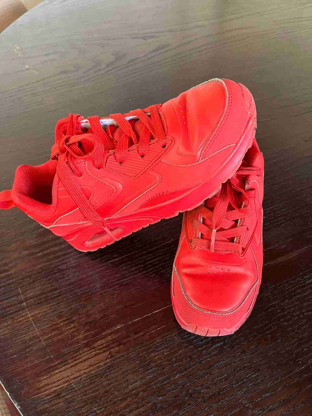 Zapatillas deportivas rojas