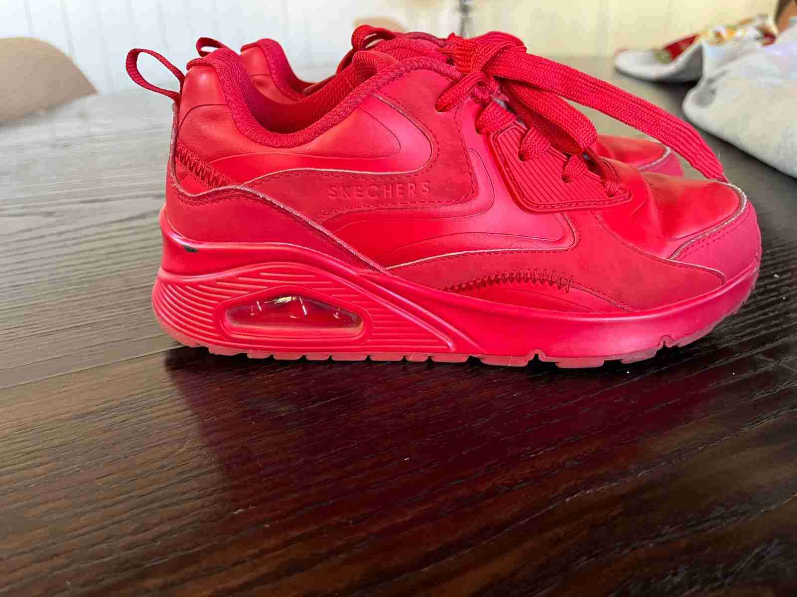 Zapatillas deportivas rojas - miniatura 2