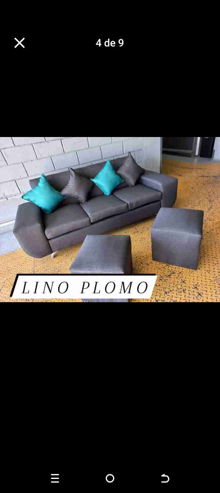 Sofá gris con cojines - miniatura 2