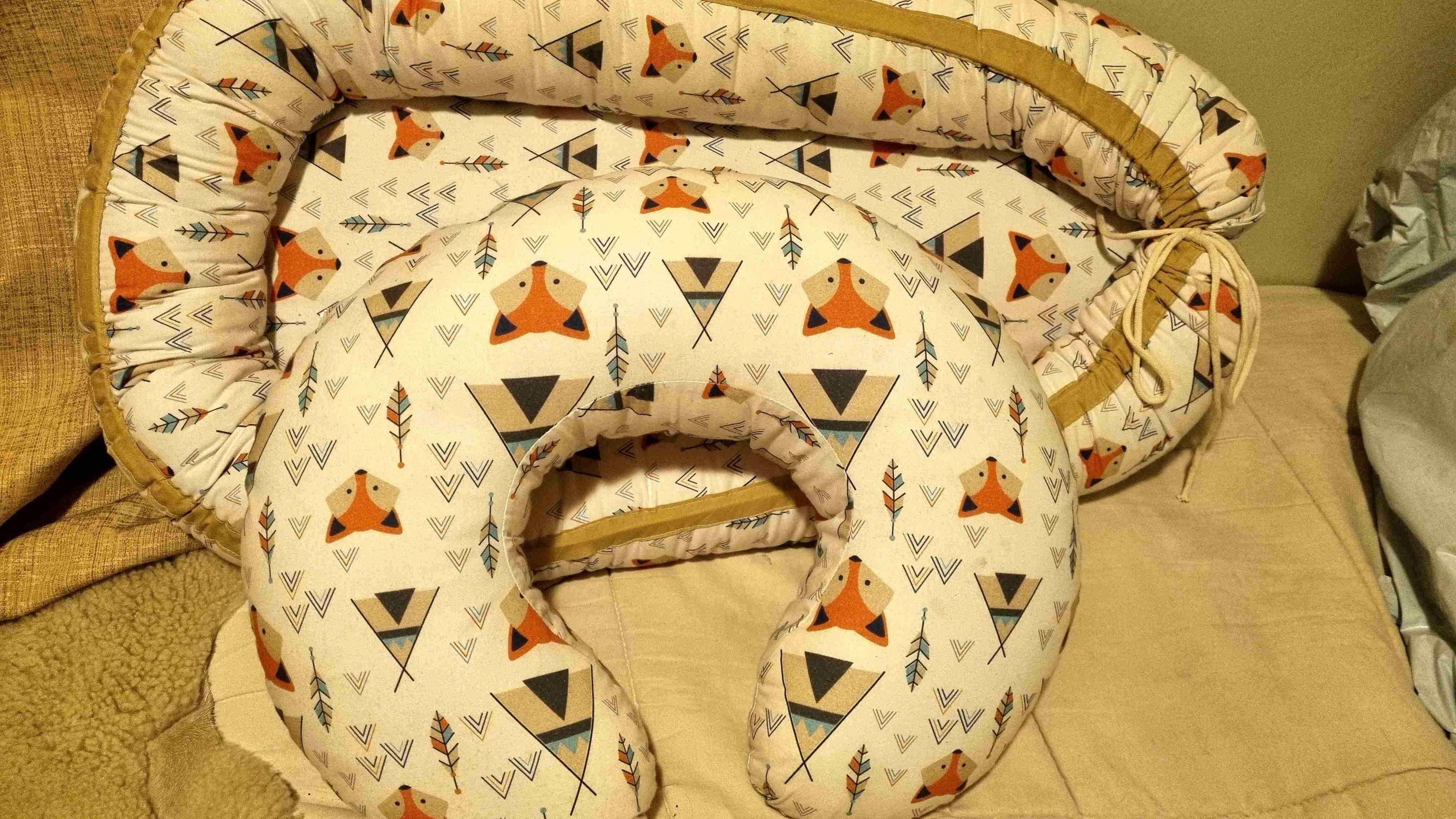 Cojín de lactancia y moises