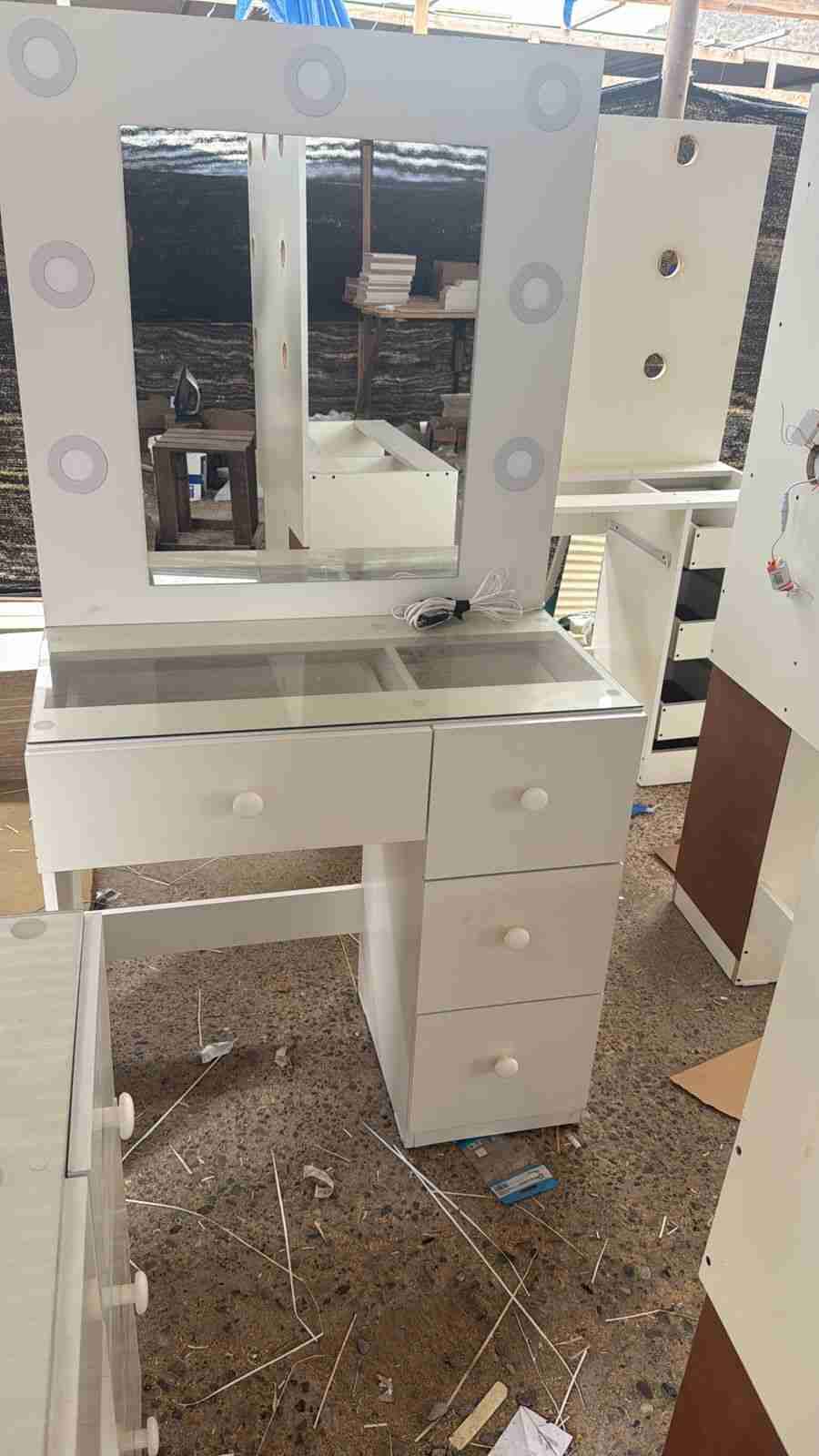 Tocador blanco con espejo - miniatura 2