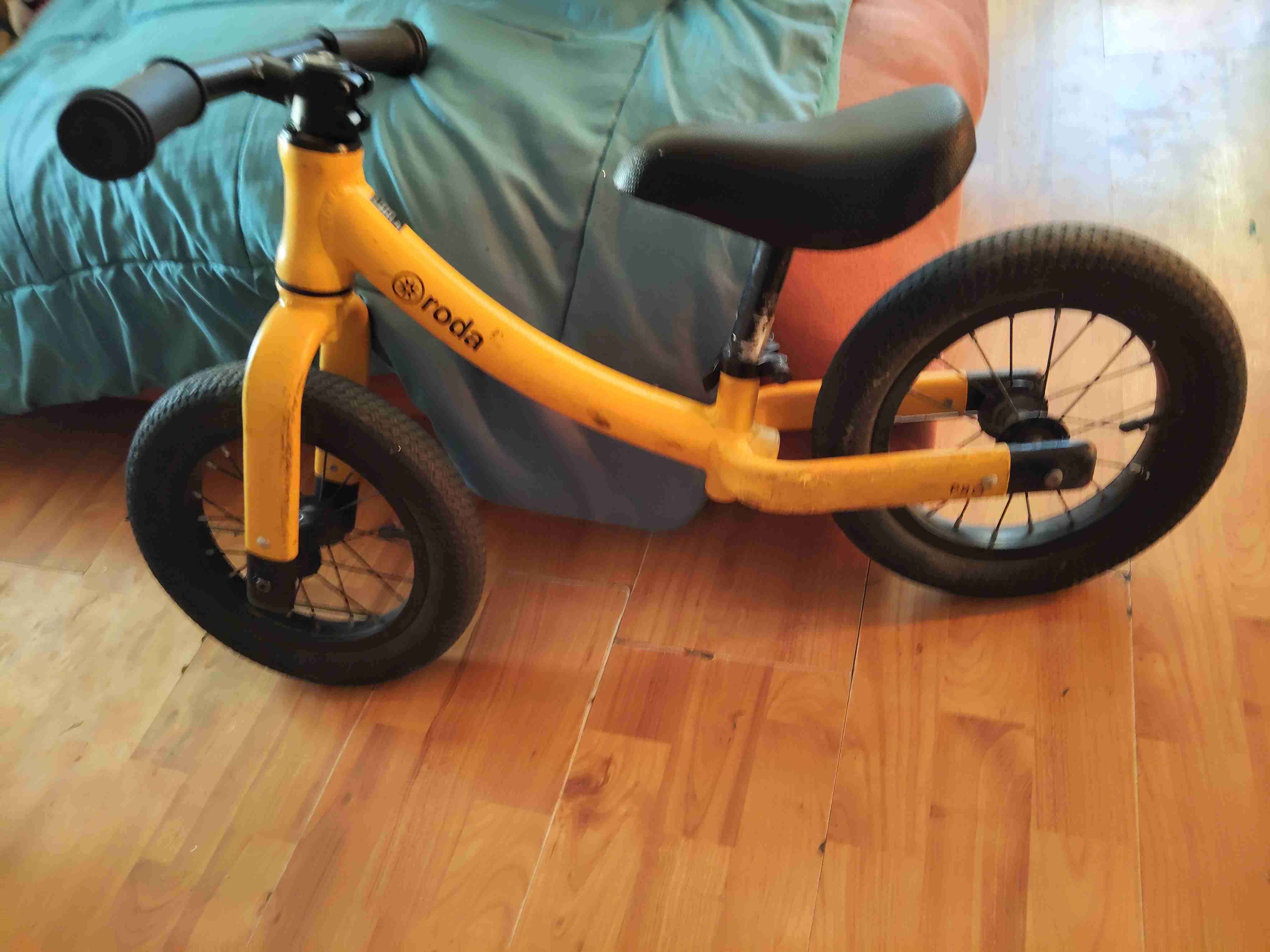 Bicicleta de aprendizaje amarilla - miniatura 5