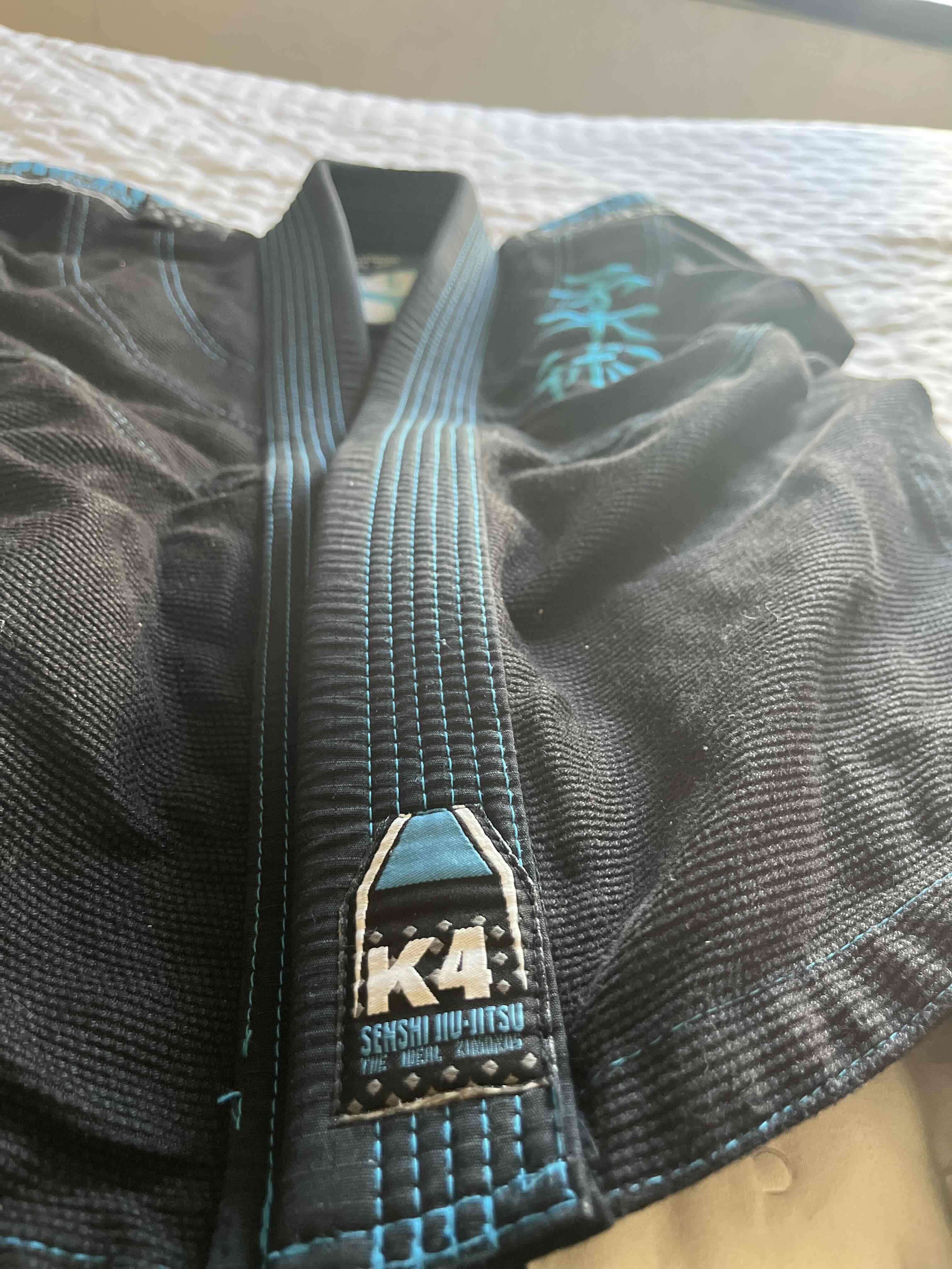 GI o kimono de jiu-jitsu negro Senshi - miniatura 2