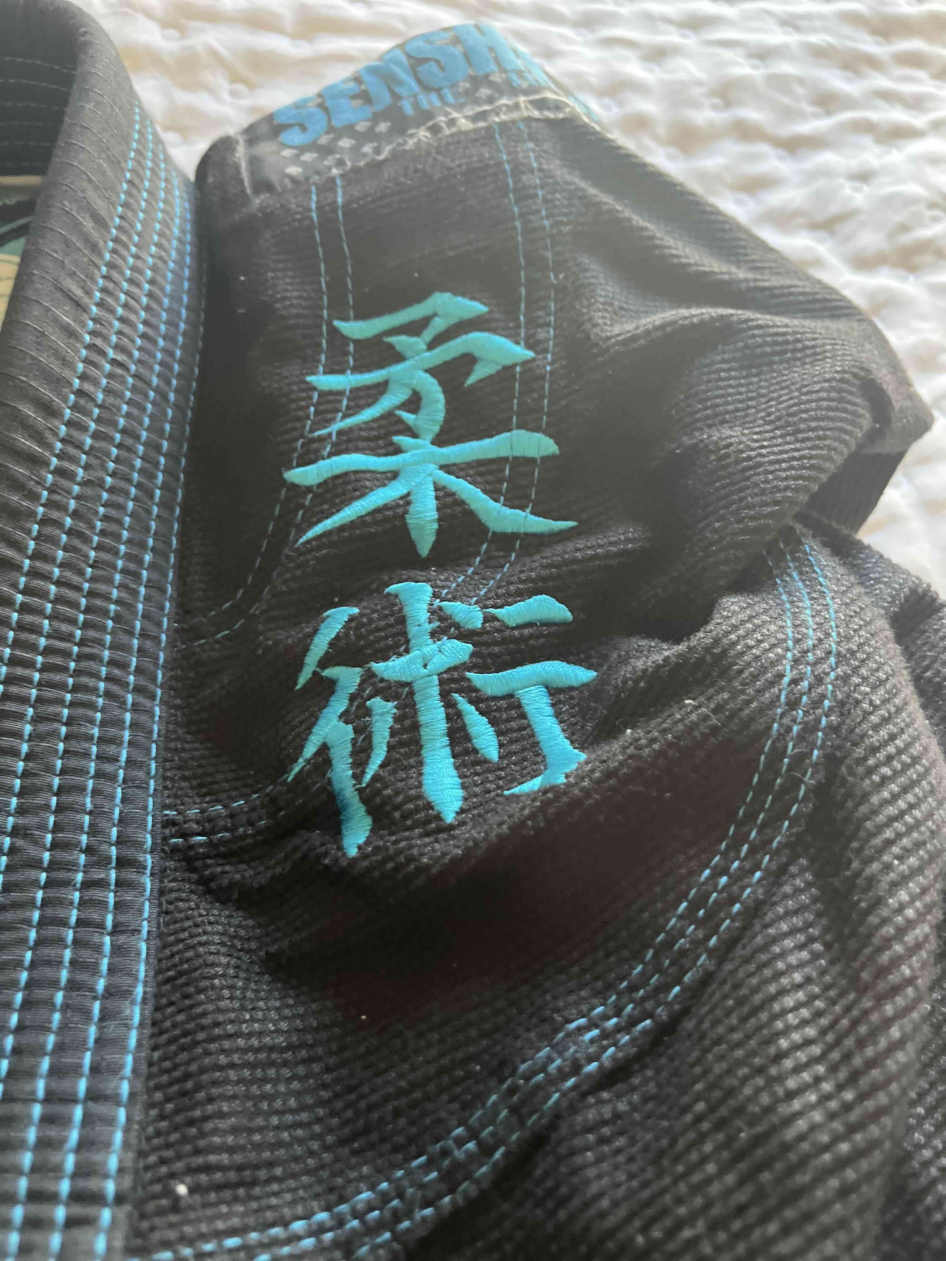 GI o kimono de jiu-jitsu negro Senshi - miniatura 3