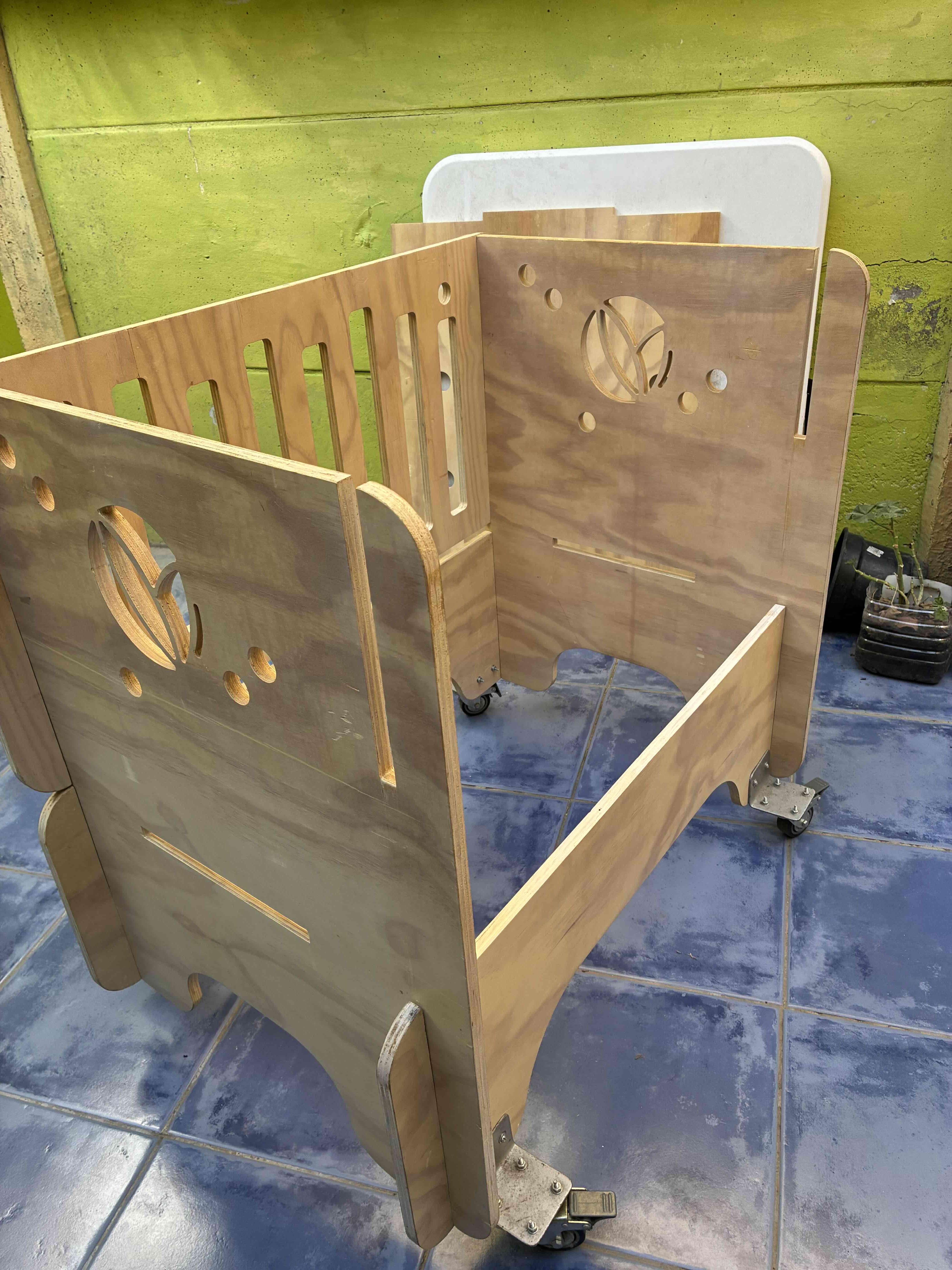 Cuna de madera con ruedas MONTESORI - 2