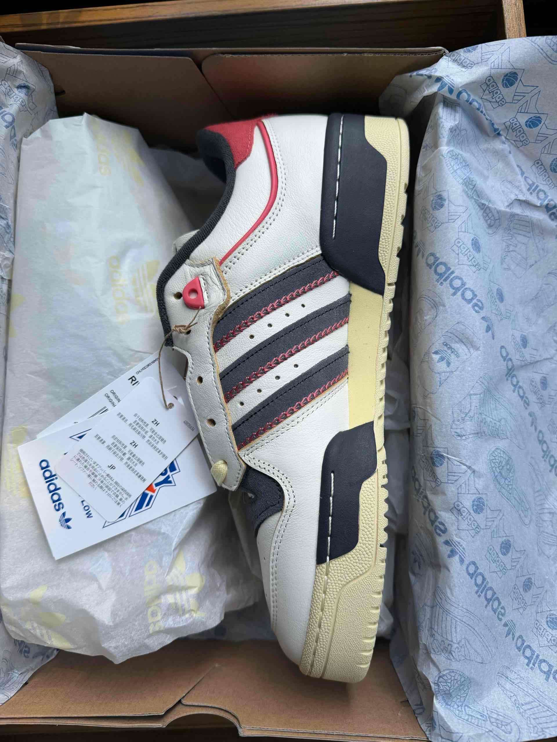 Zapatillas NUEVAS adidas - miniatura 2