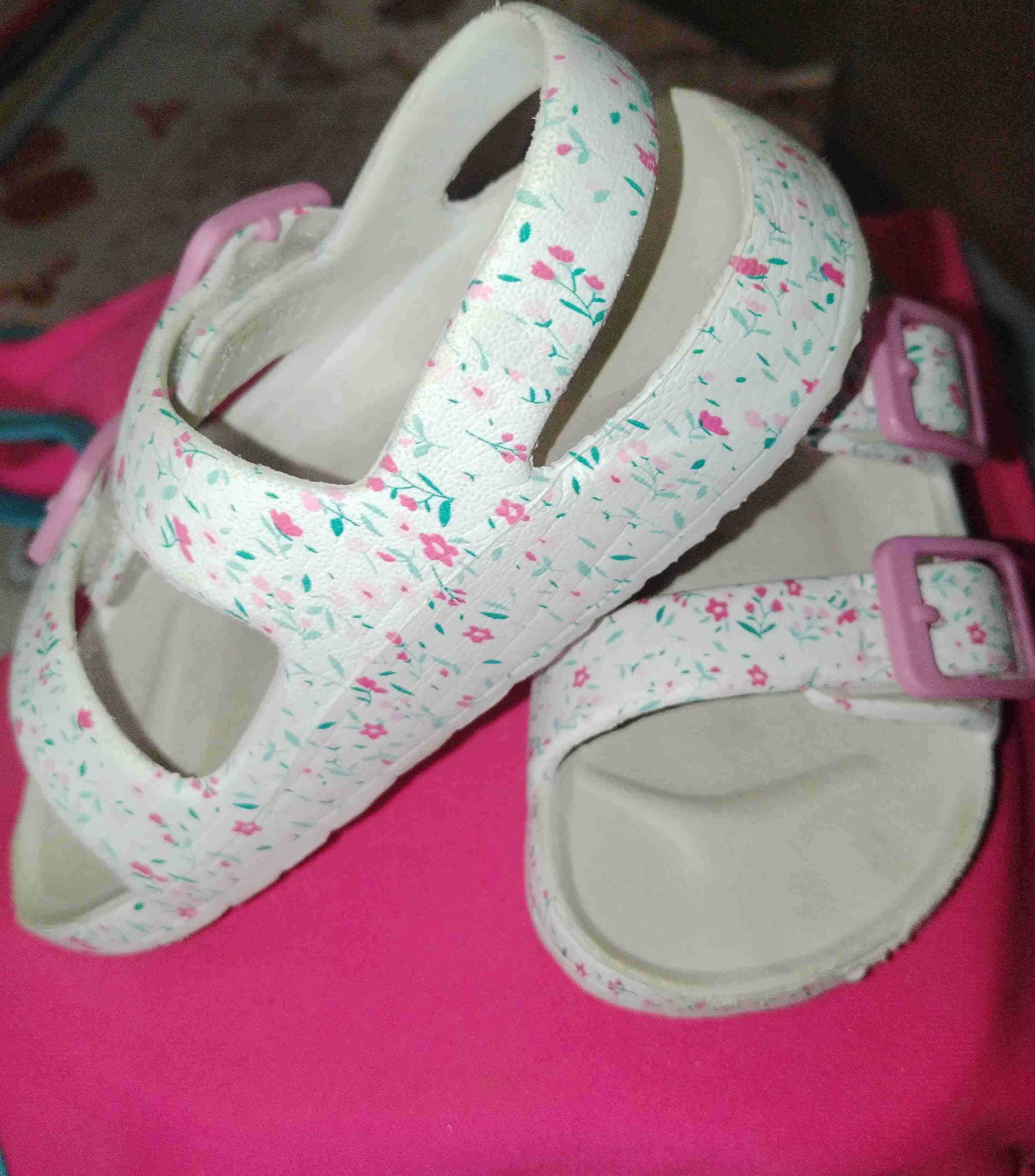 Sandalias infantiles blancas con flores - miniatura 2