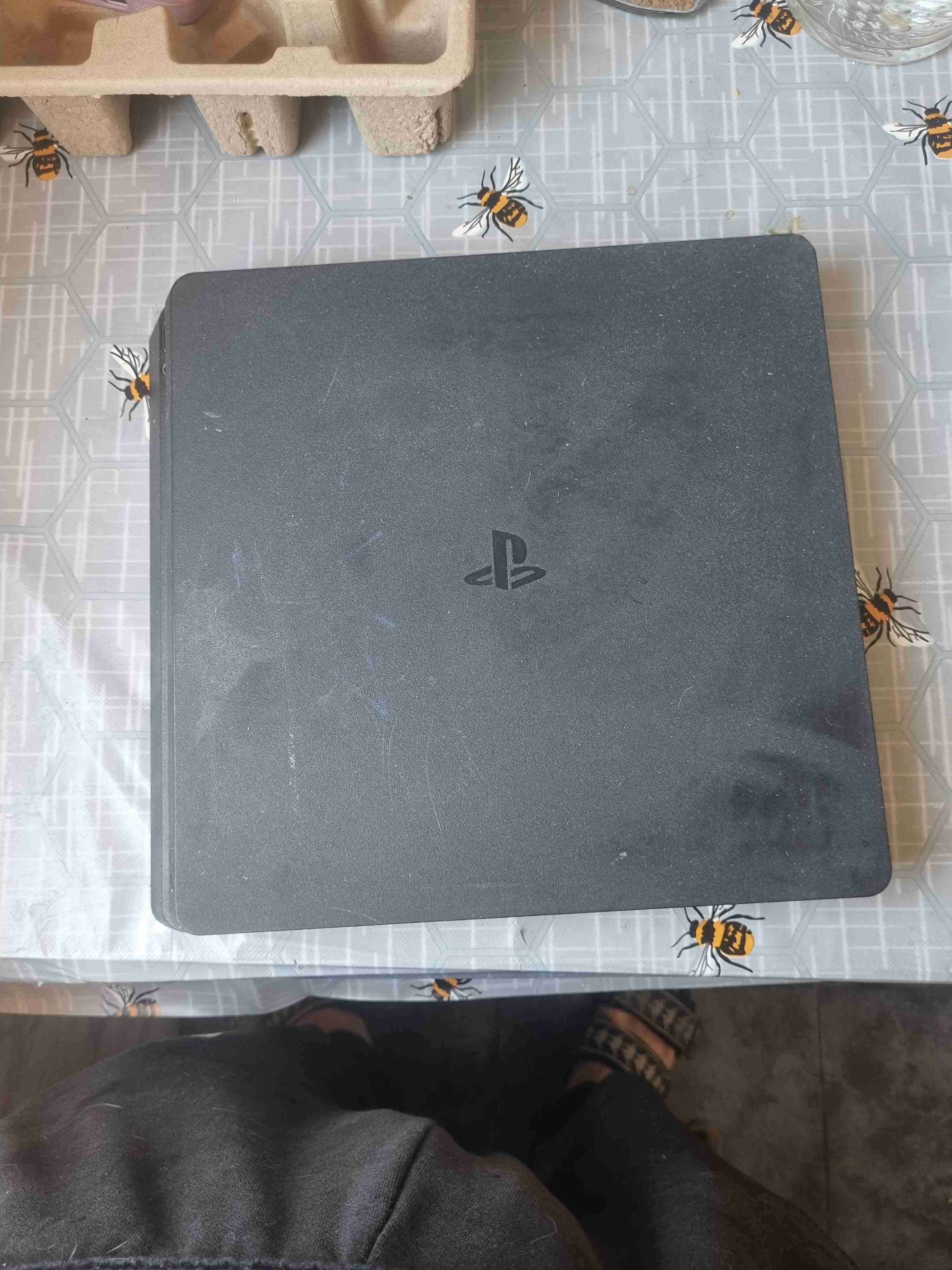 Playstation 4 slim 1tb - miniatura 2