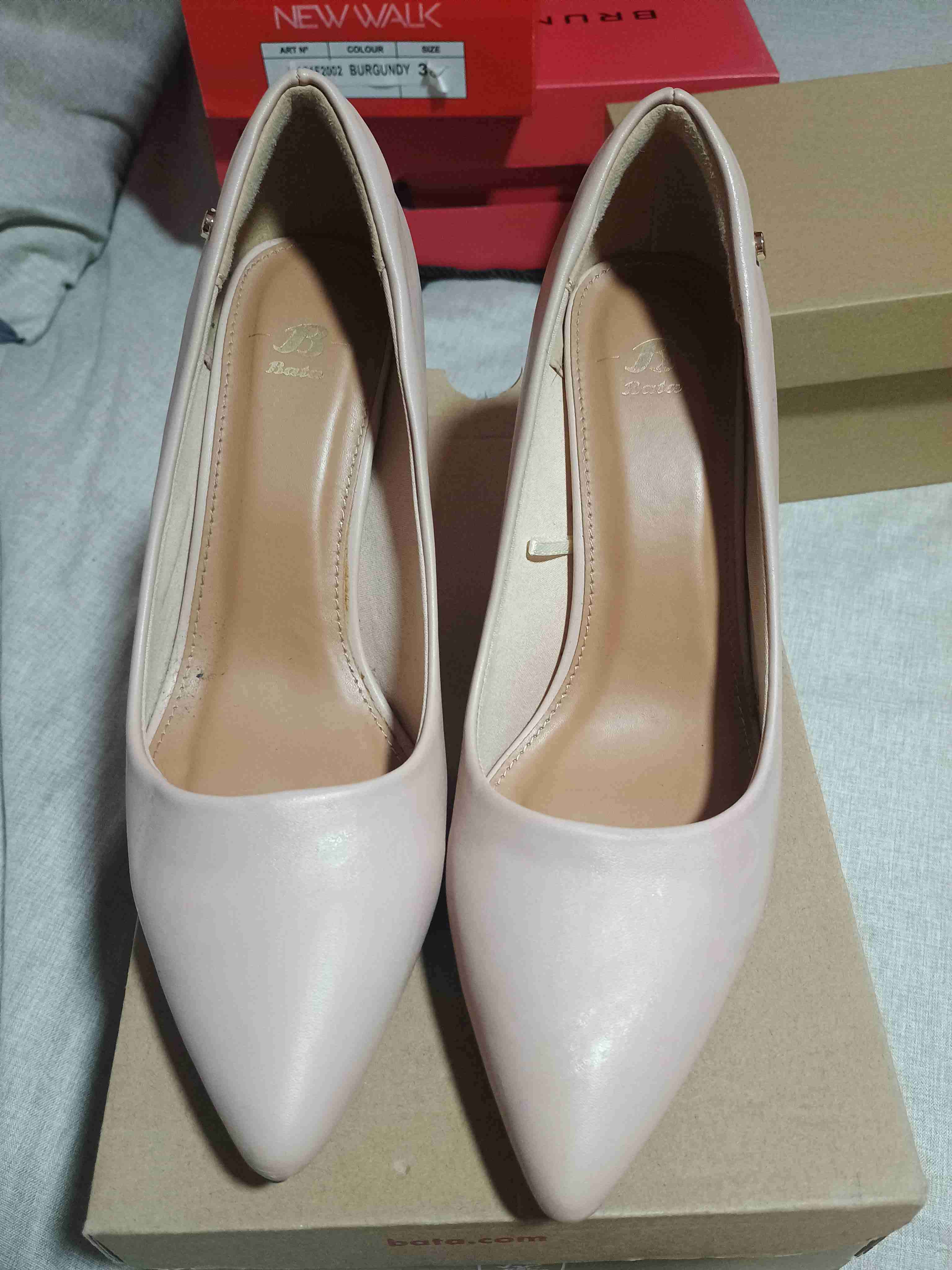 Zapatos de taco nude Bata