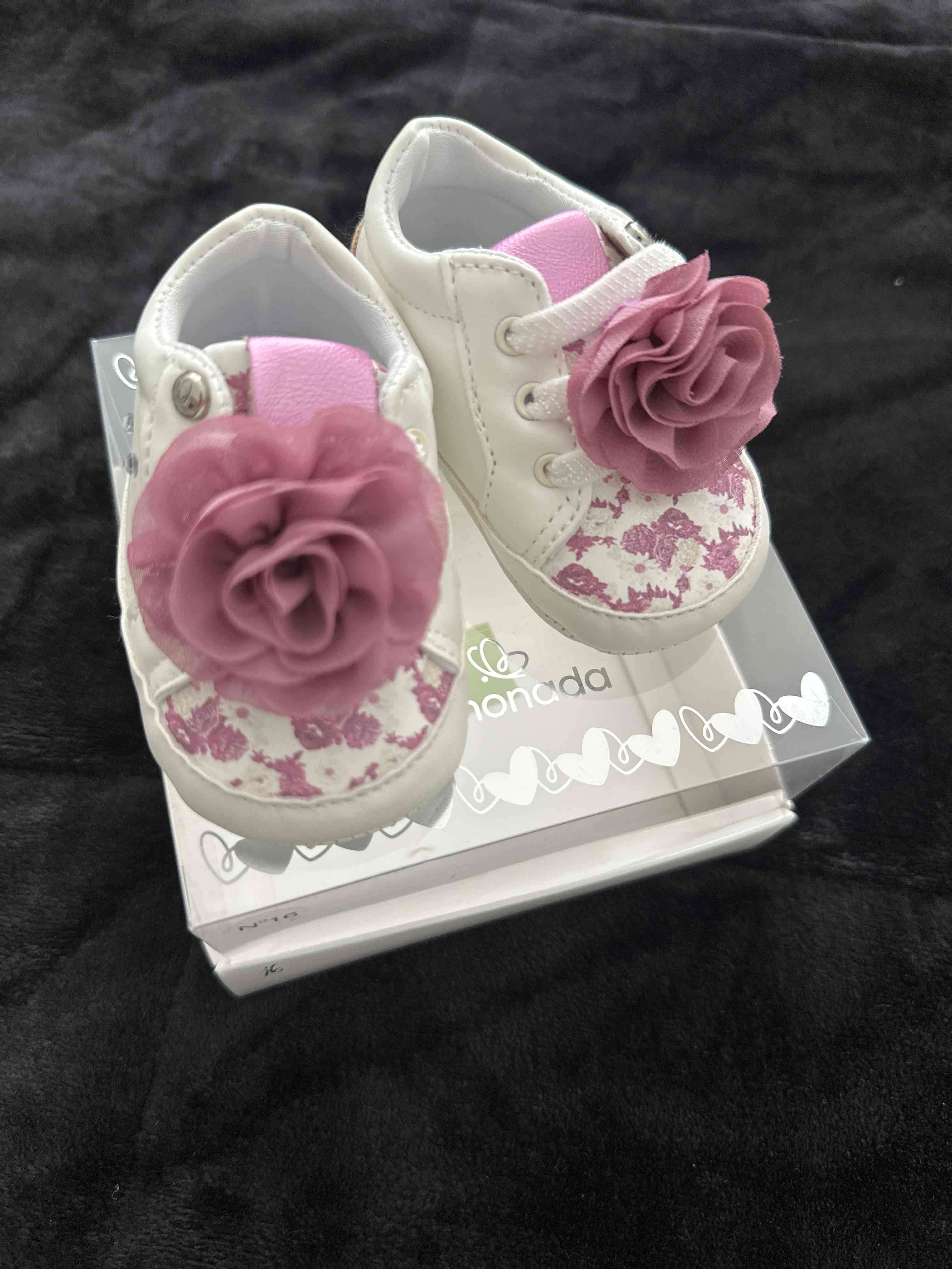 Zapatos bebé con flores rosadas N•16 - miniatura 2