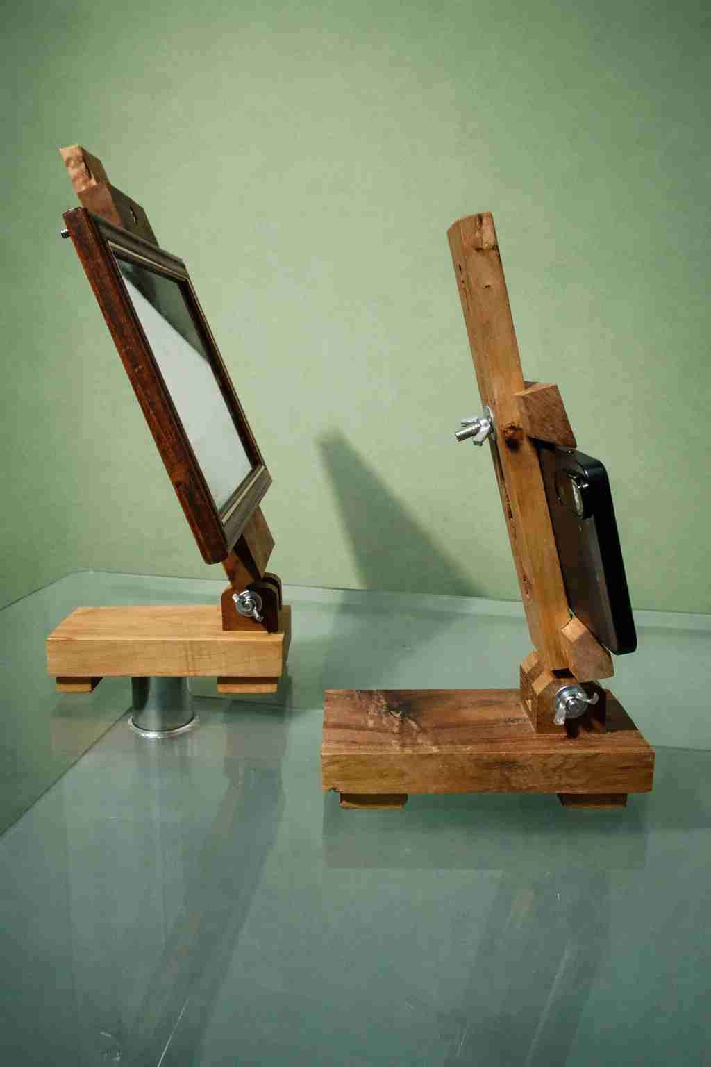 Soportes de madera para fotos y móvil - miniatura 4