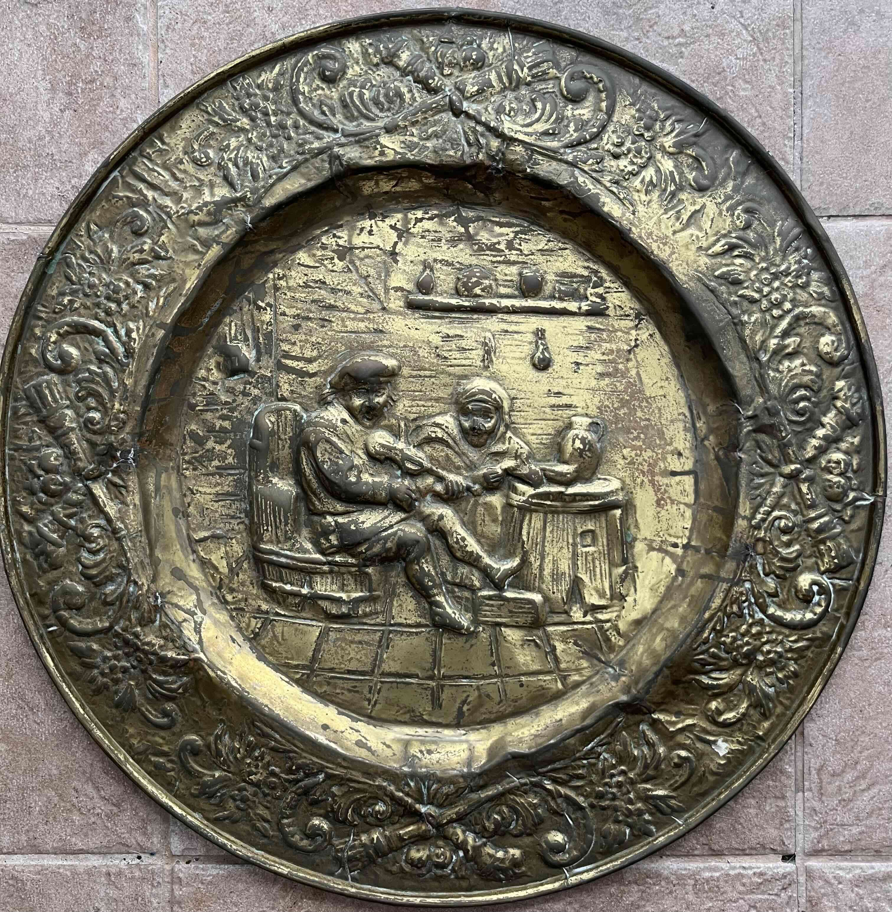 Plato decorativo de metal antiguo - miniatura 2